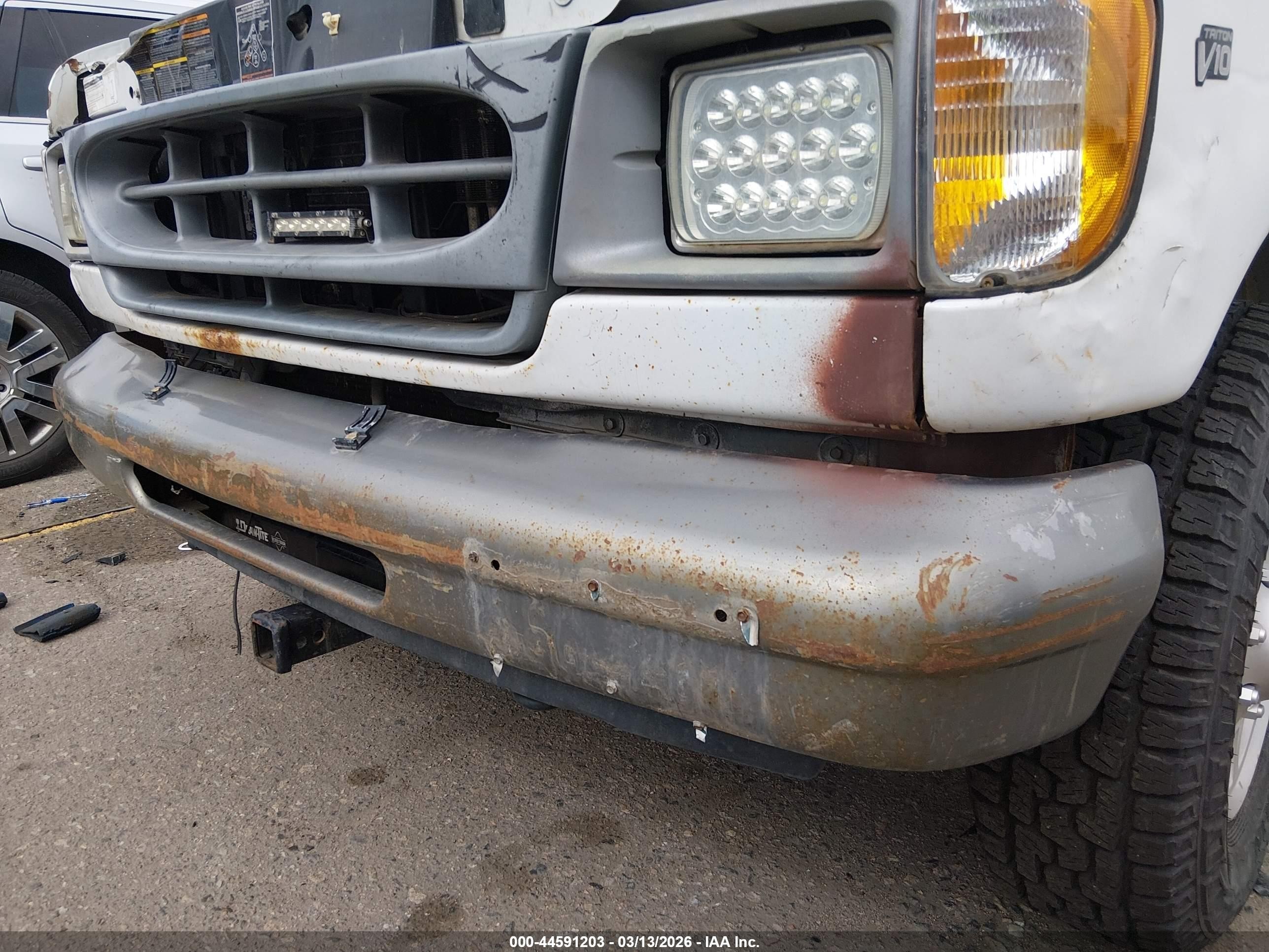 2000 Ford E-350 Super Duty Commercial/recreational White vin: 1FTSS34S4YHB46009