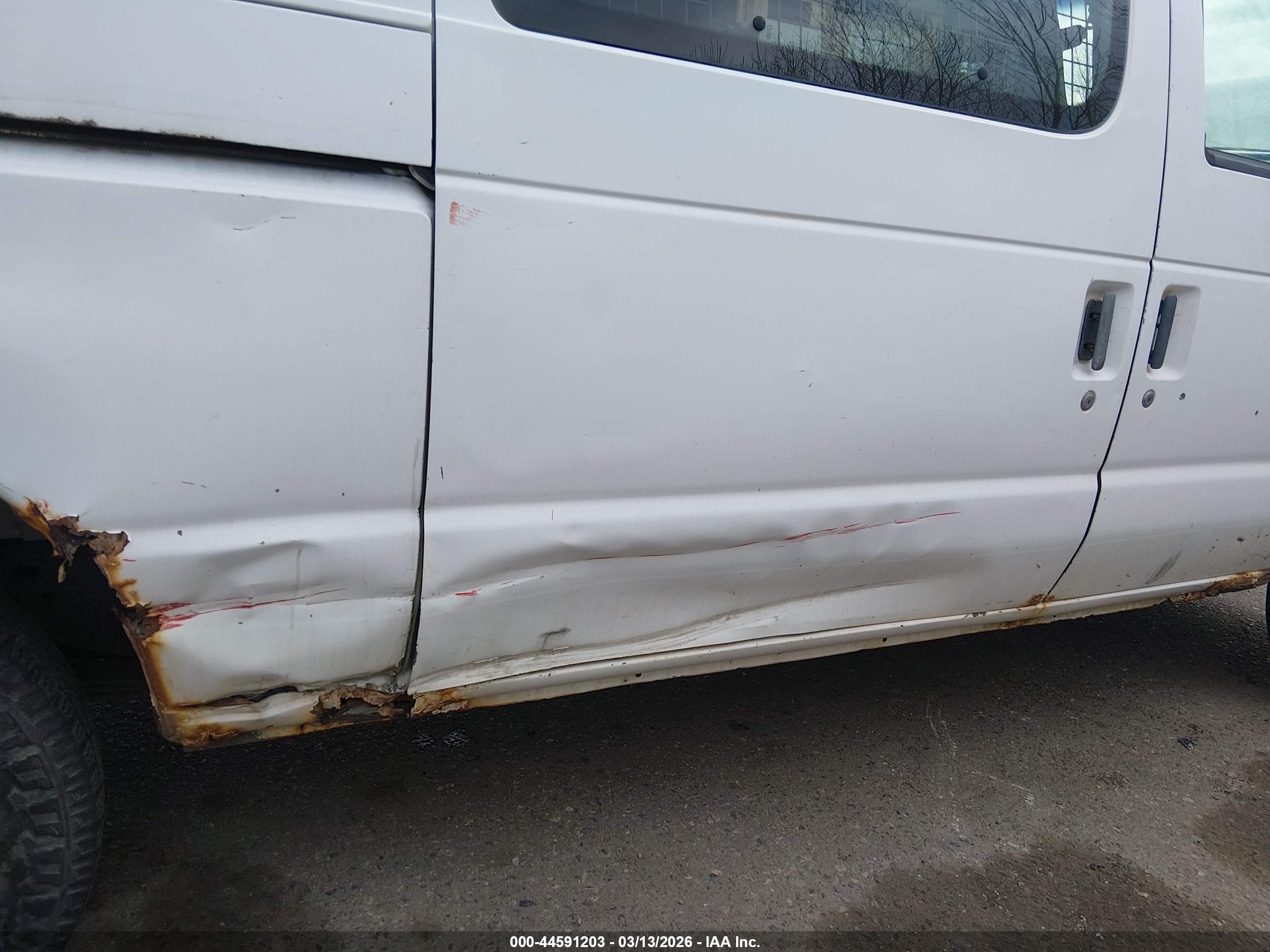 2000 Ford E-350 Super Duty Commercial/recreational White vin: 1FTSS34S4YHB46009
