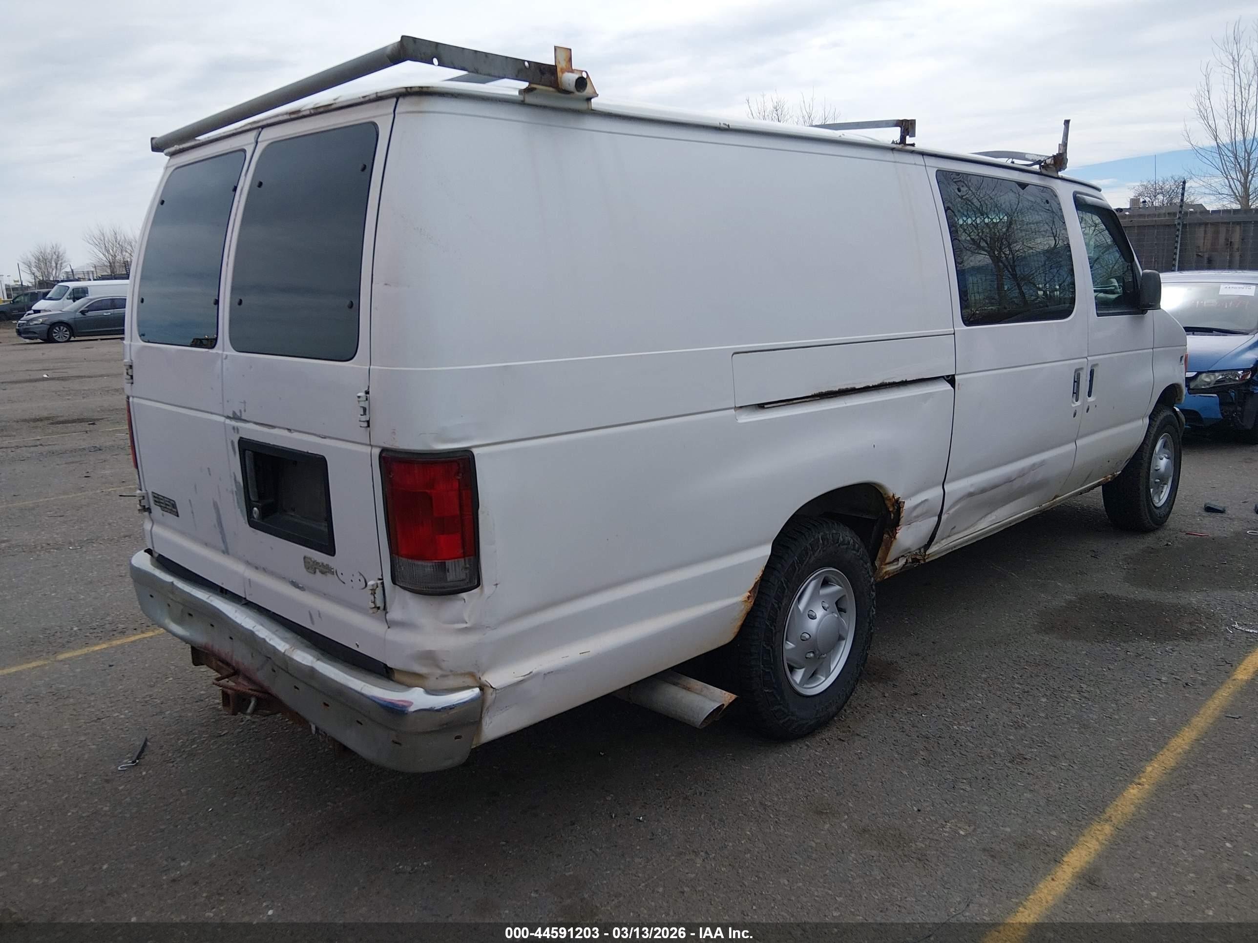2000 Ford E-350 Super Duty Commercial/recreational White vin: 1FTSS34S4YHB46009