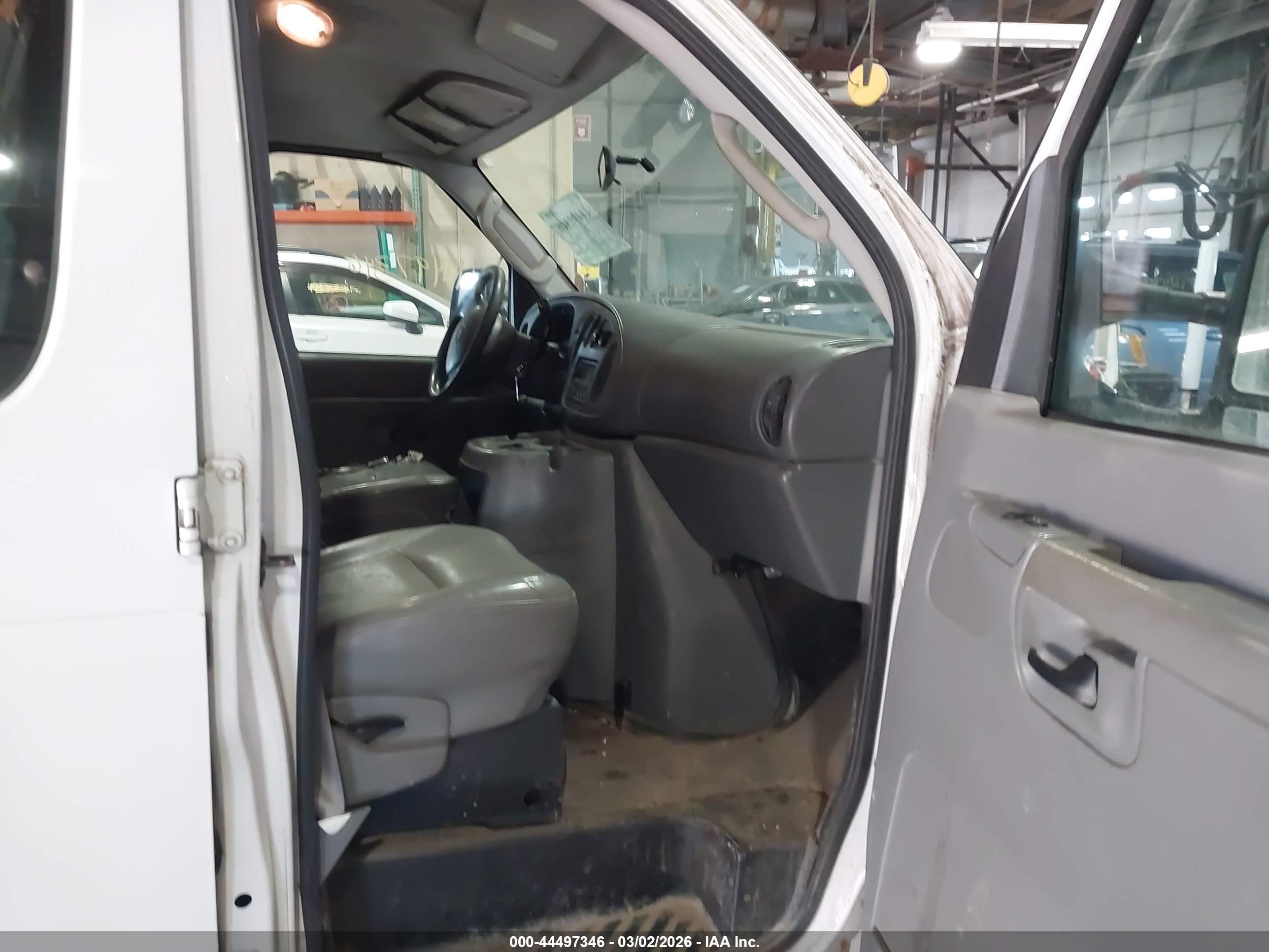 2005 Ford E-350 Super Duty Commercial/recreational White vin: 1FTSS34S55HA34203