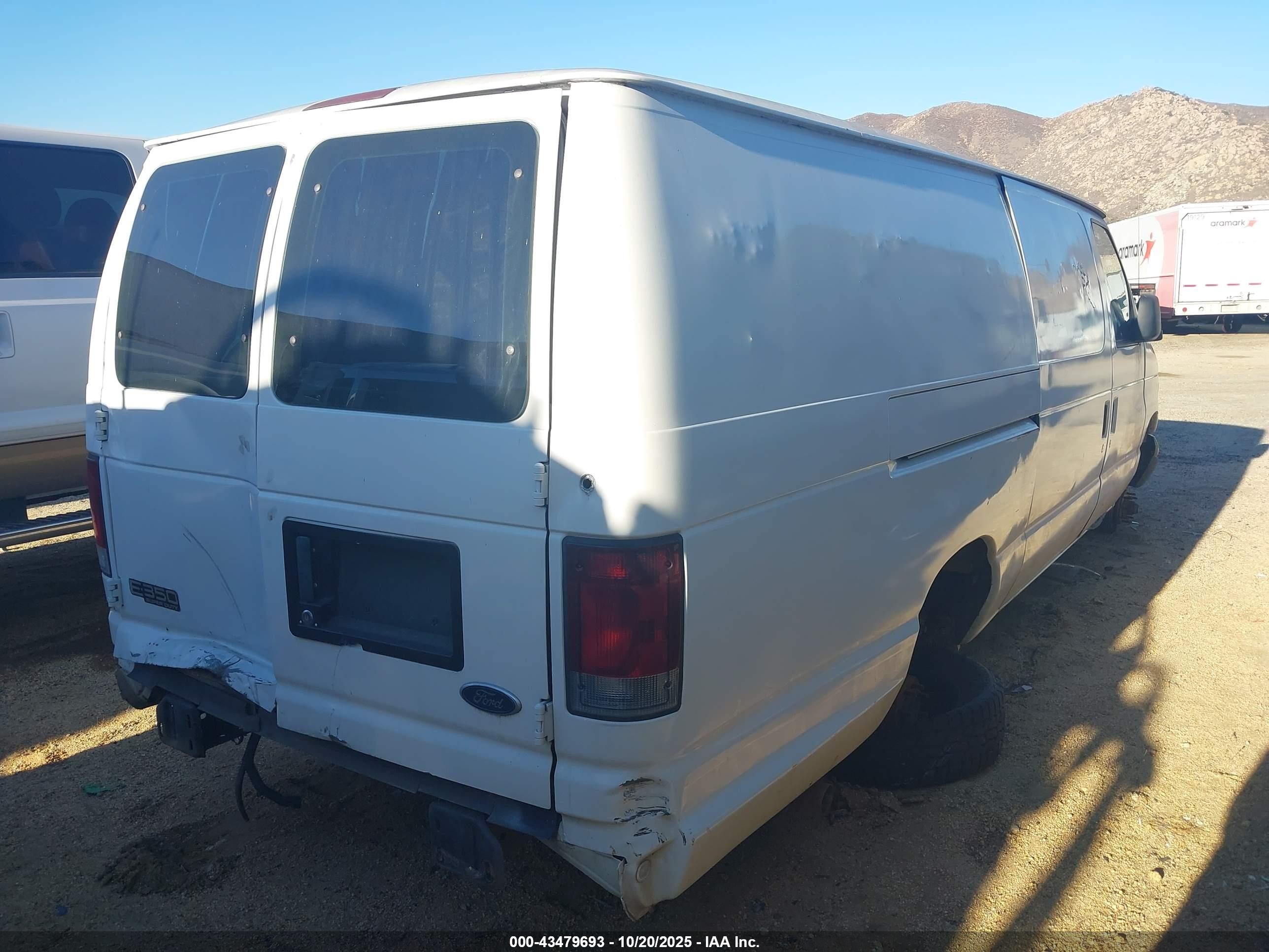 2005 Ford E-350 Super Duty Commercial/recreational White vin: 1FTSS34S75HA68692