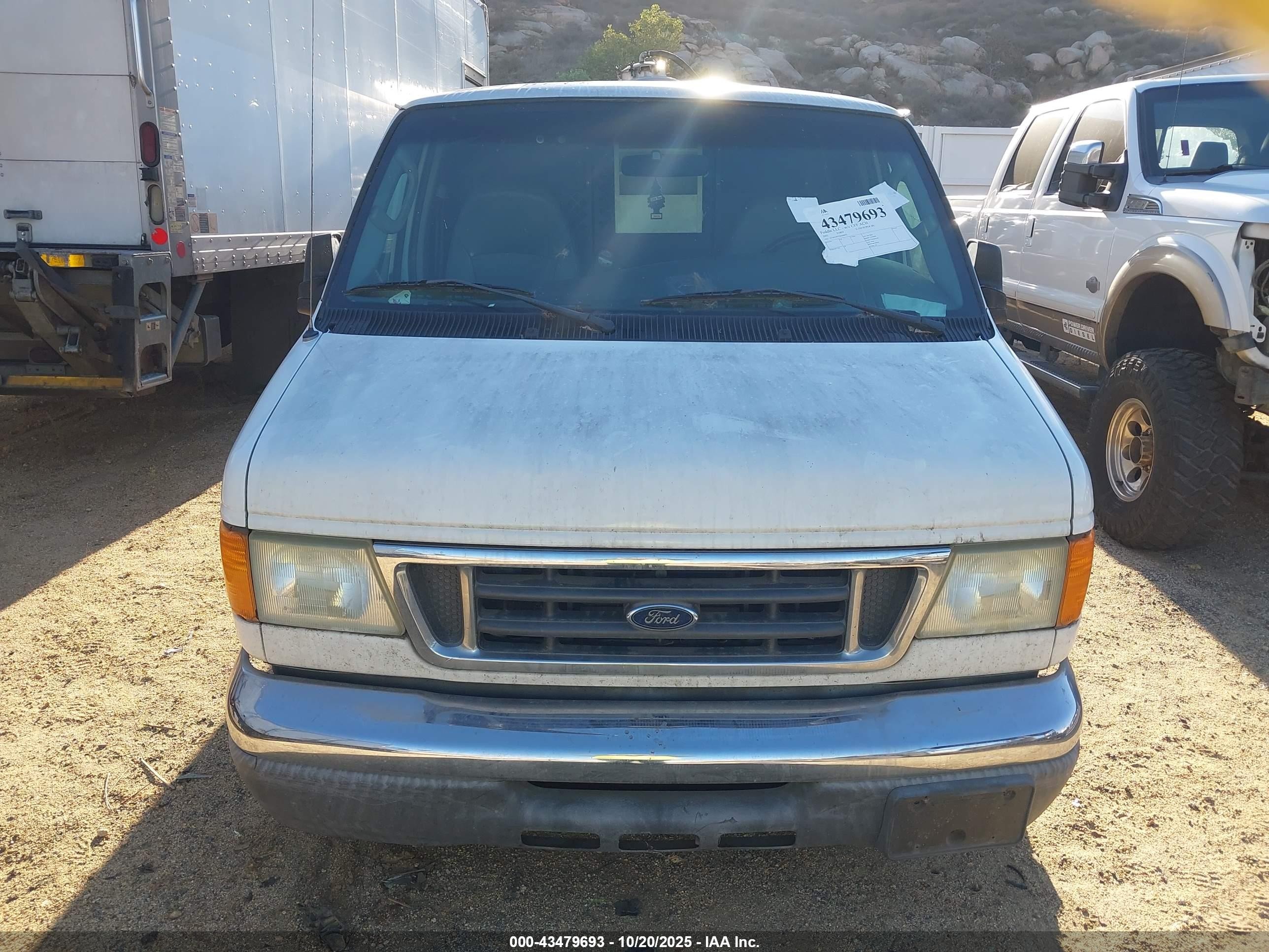 2005 Ford E-350 Super Duty Commercial/recreational White vin: 1FTSS34S75HA68692