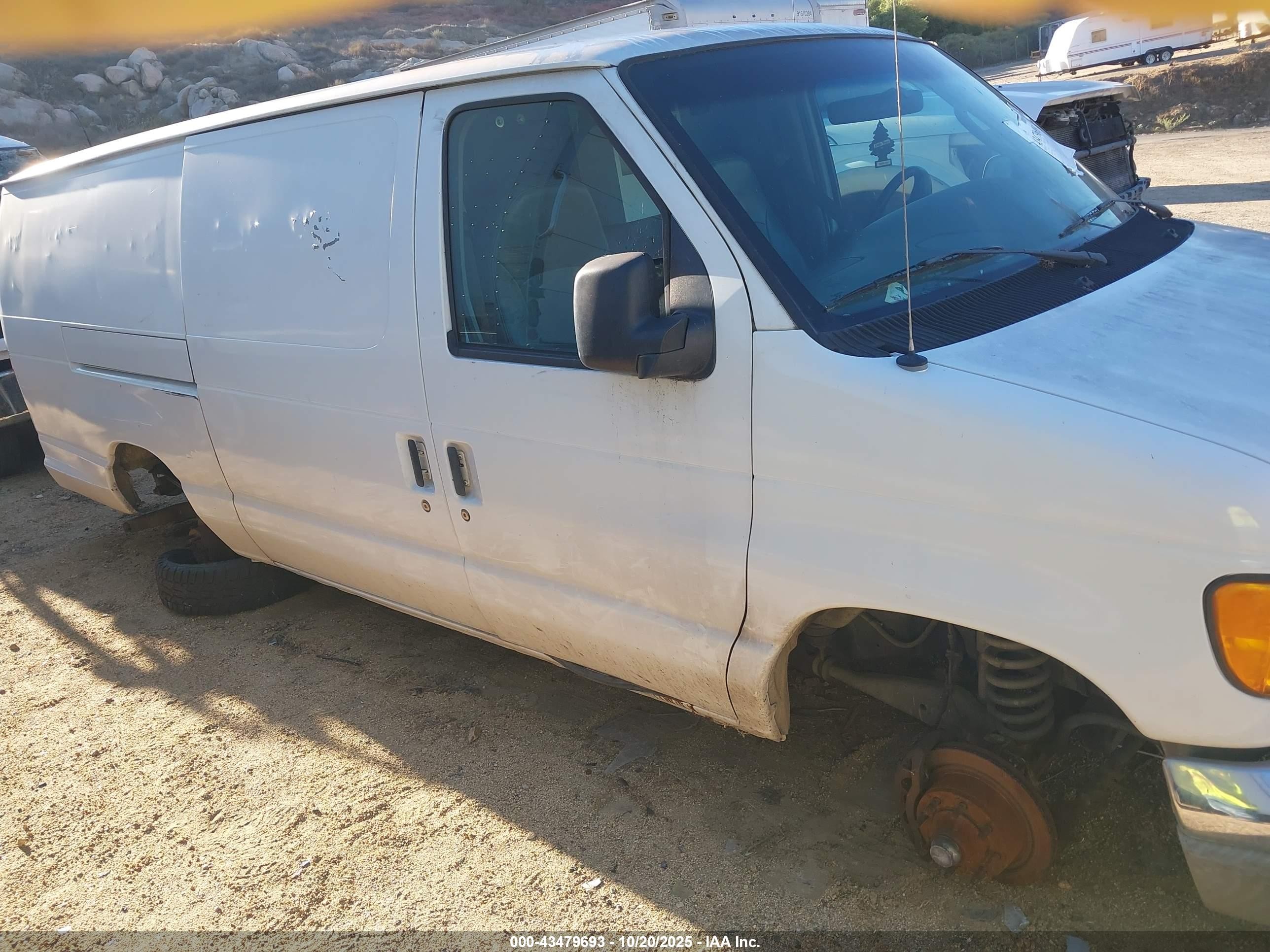 2005 Ford E-350 Super Duty Commercial/recreational White vin: 1FTSS34S75HA68692