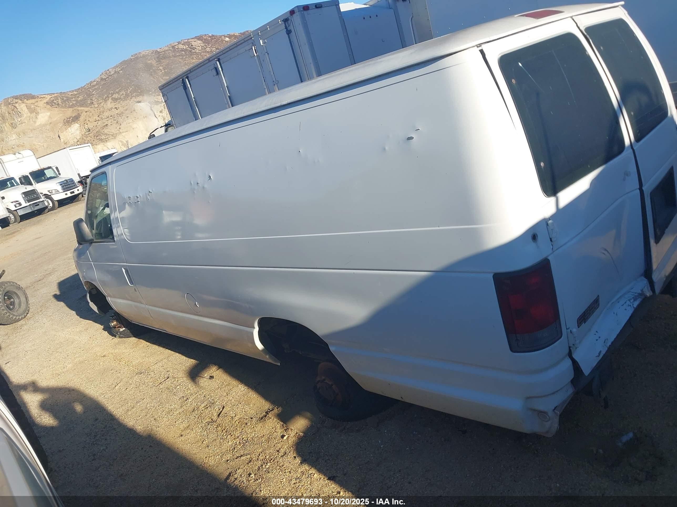 2005 Ford E-350 Super Duty Commercial/recreational White vin: 1FTSS34S75HA68692