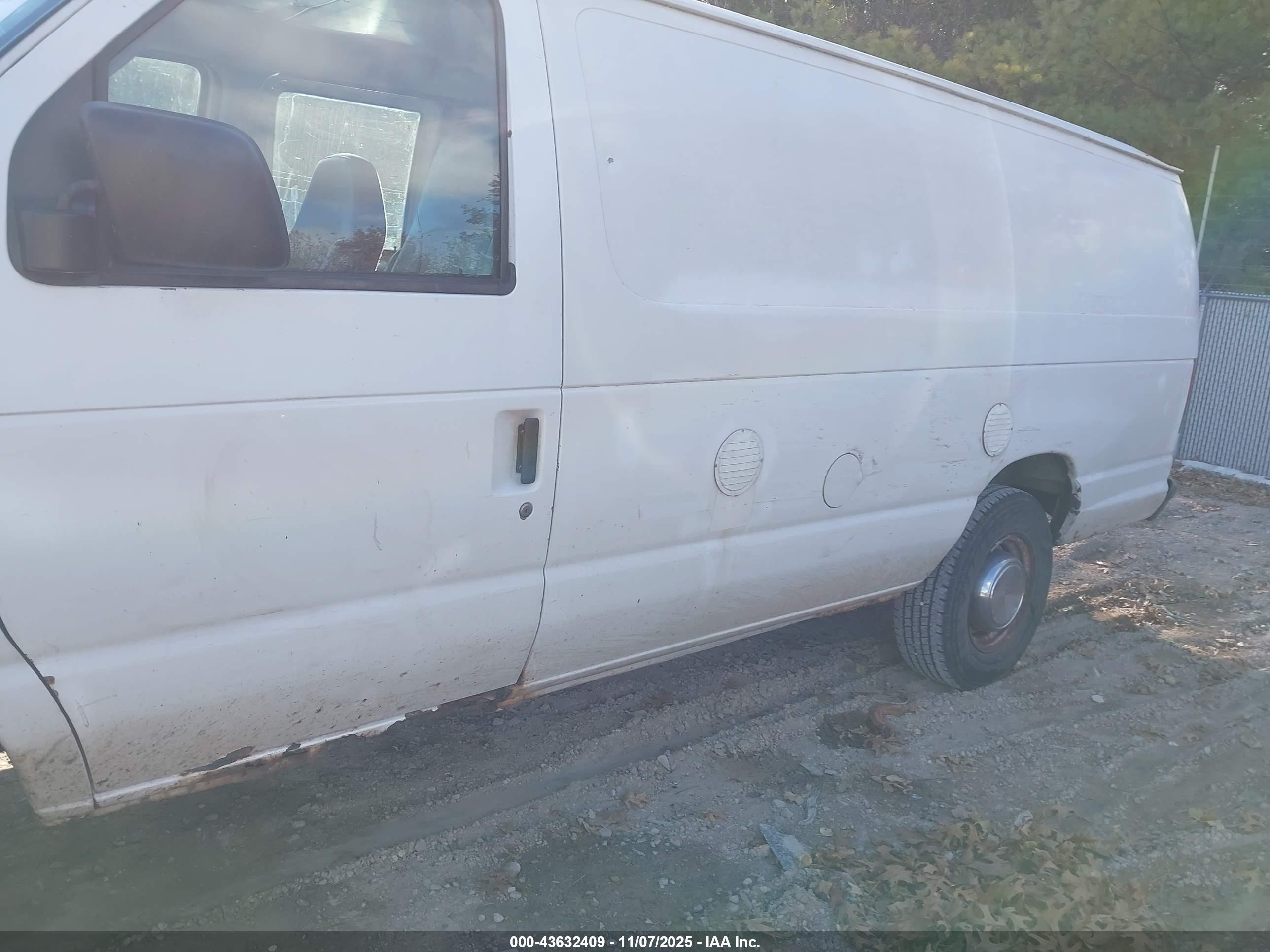2005 Ford E-350 Super Duty Commercial/recreational White vin: 1FTSS34S95HA79600