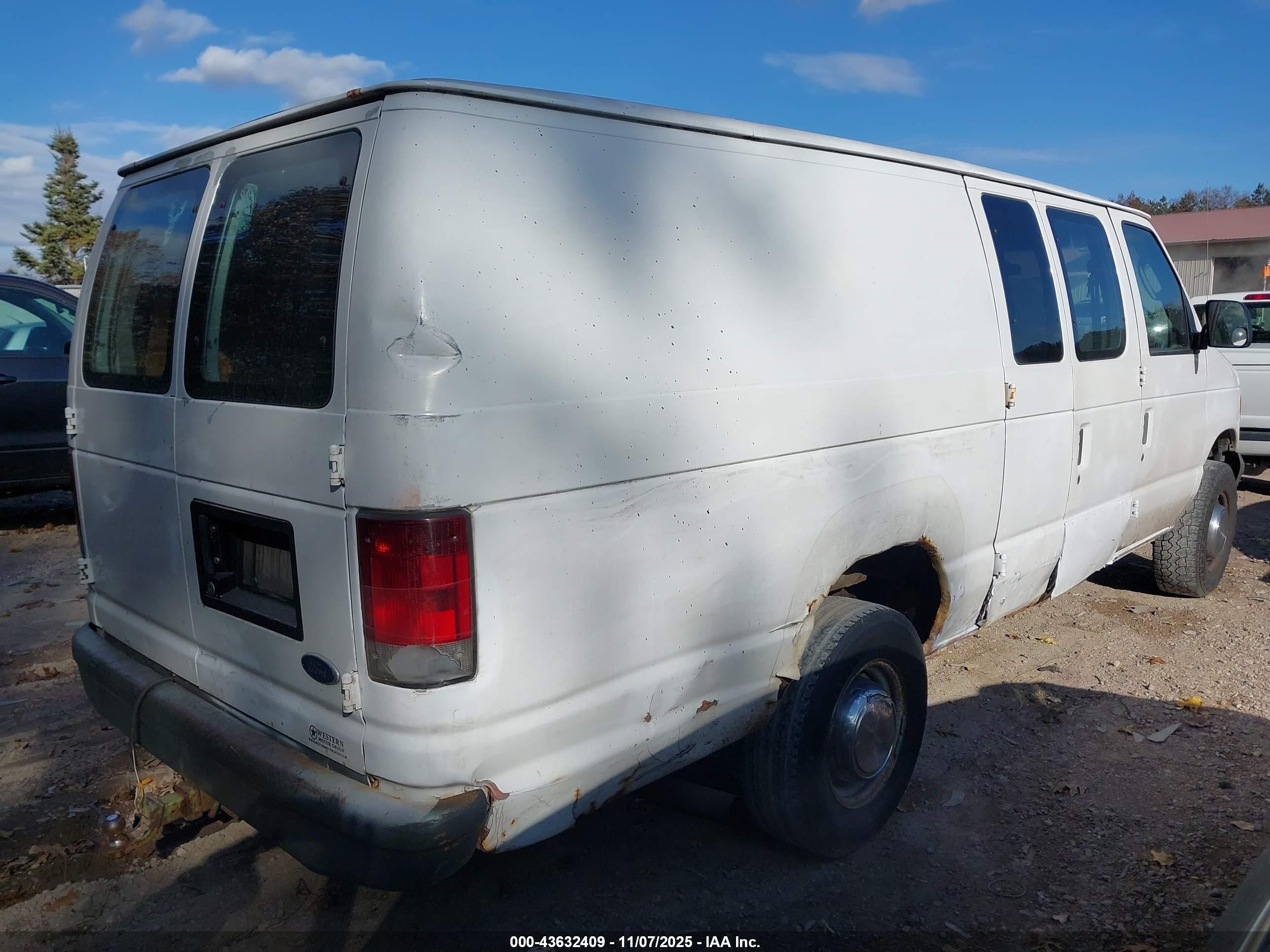 2005 Ford E-350 Super Duty Commercial/recreational White vin: 1FTSS34S95HA79600