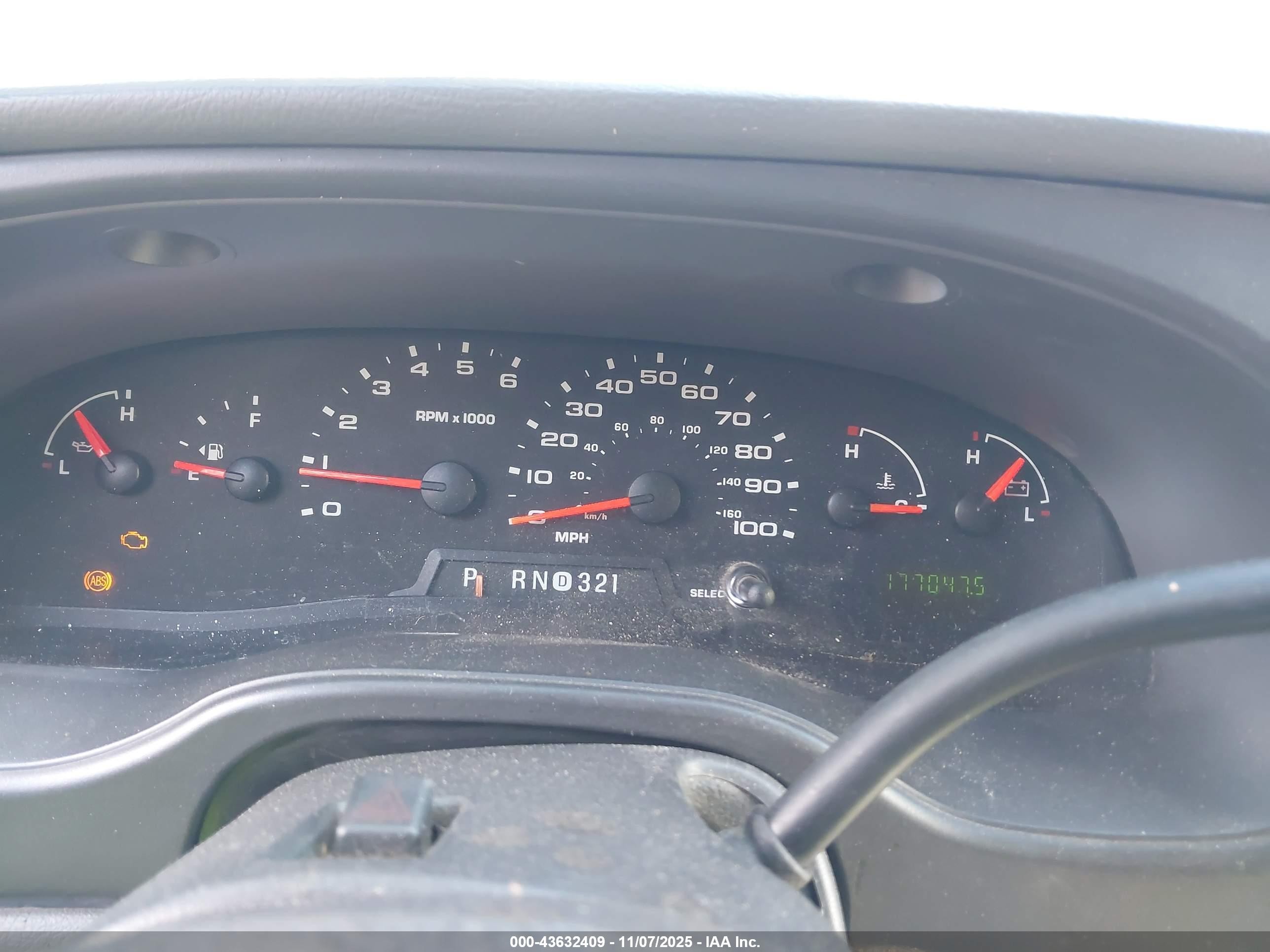 2005 Ford E-350 Super Duty Commercial/recreational White vin: 1FTSS34S95HA79600