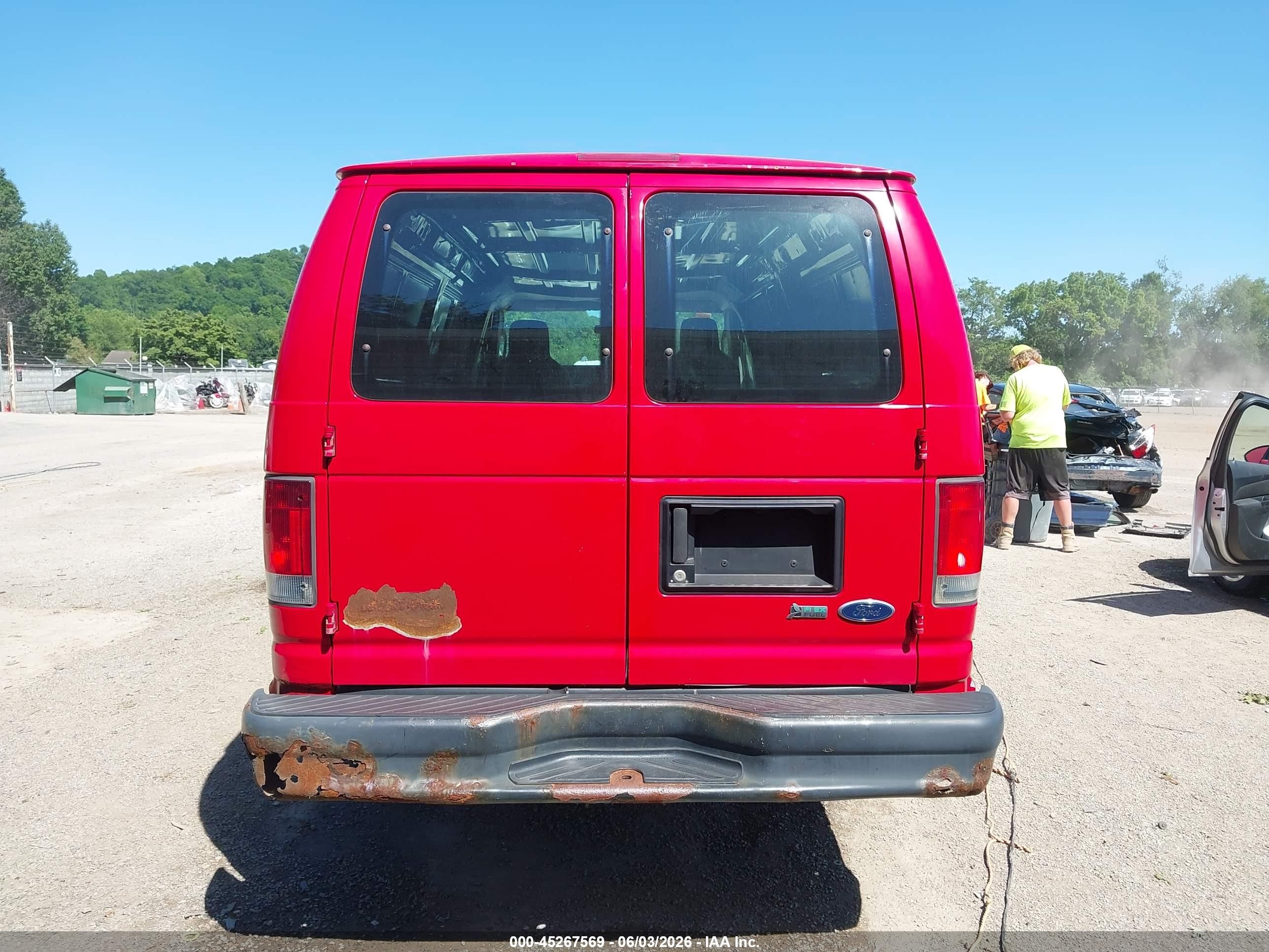 2013 Ford E-350 Super Duty Commercial/recreational Red vin: 1FTSS3EL2DDA99572