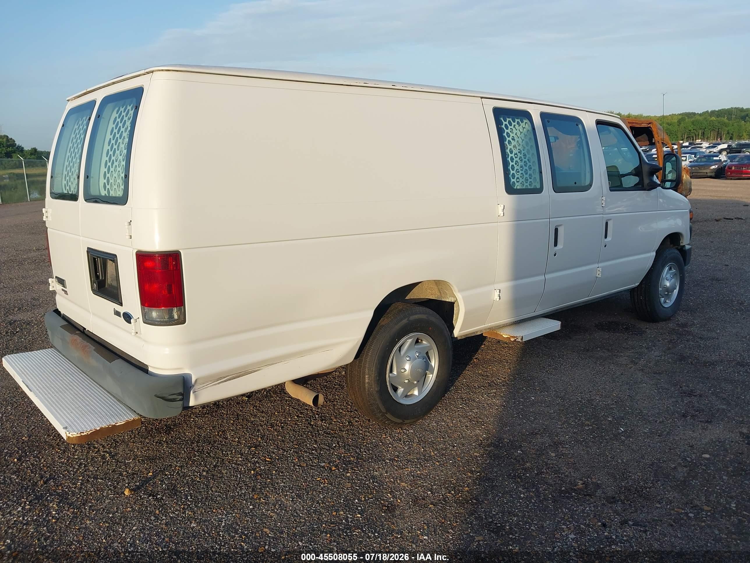 2011 Ford E-350 Super Duty Commercial/recreational White vin: 1FTSS3EL3BDA40284