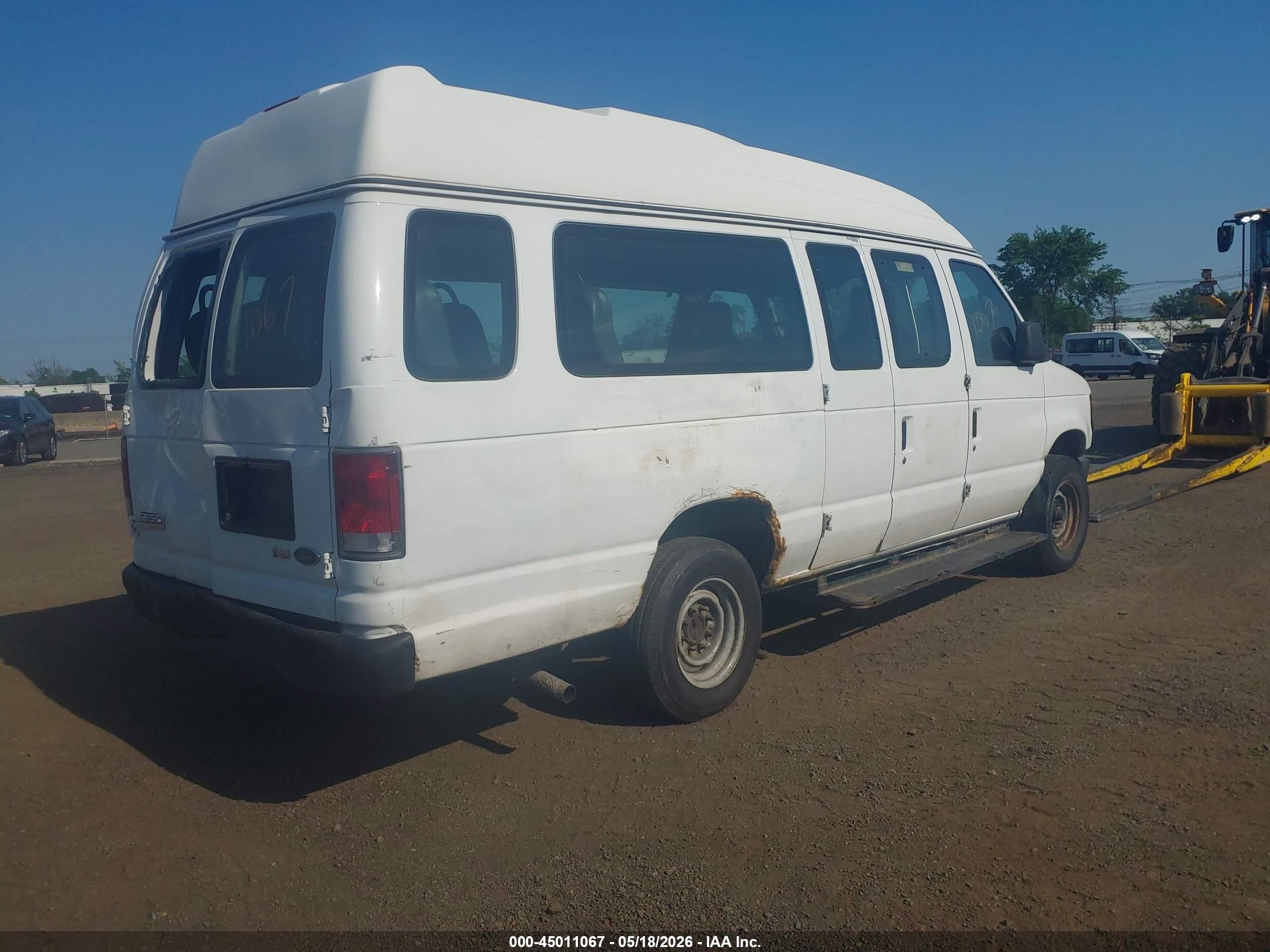 2010 Ford E-350 Super Duty Commercial/recreational White vin: 1FTSS3EL6ADA00358