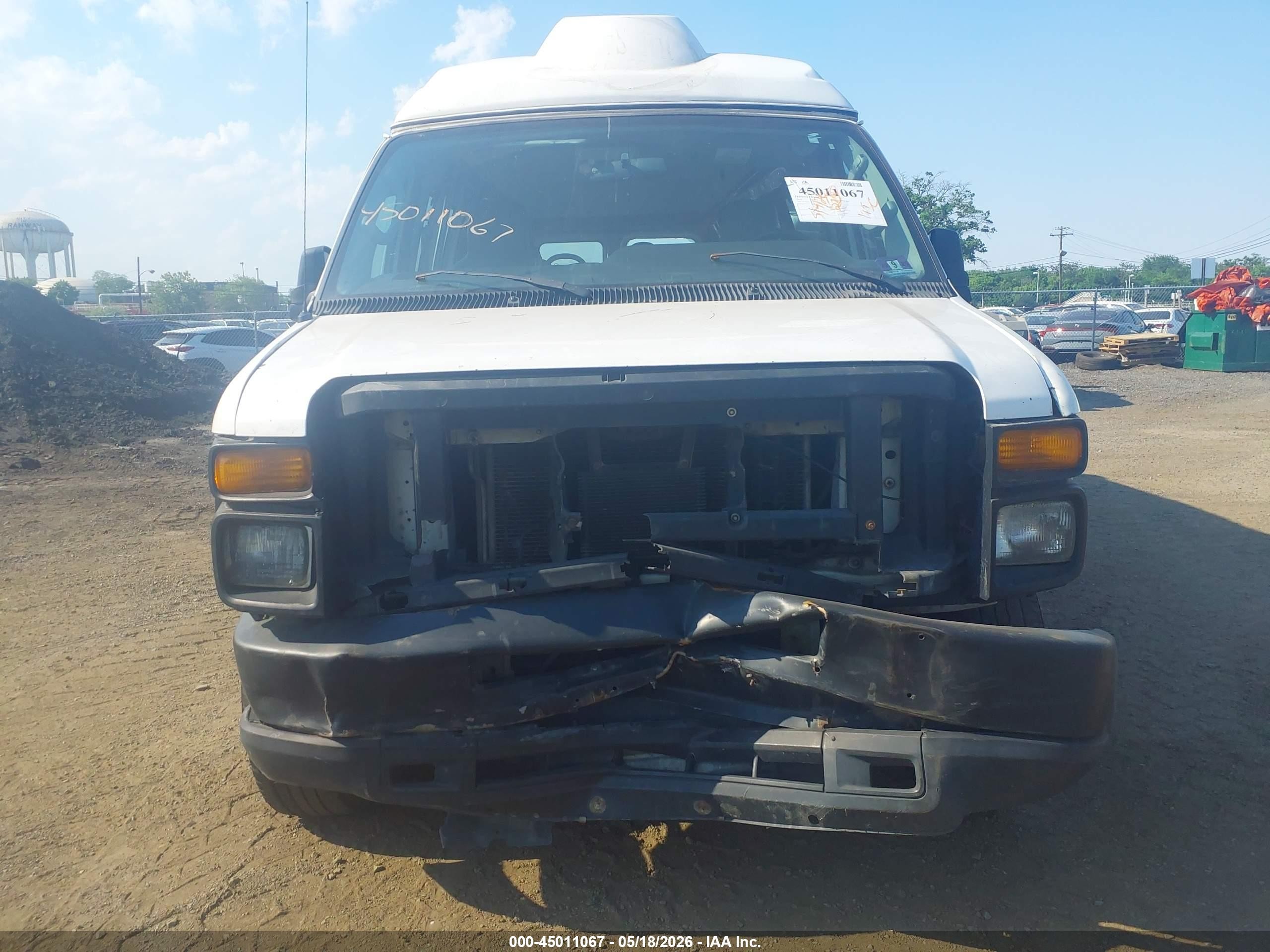 2010 Ford E-350 Super Duty Commercial/recreational White vin: 1FTSS3EL6ADA00358