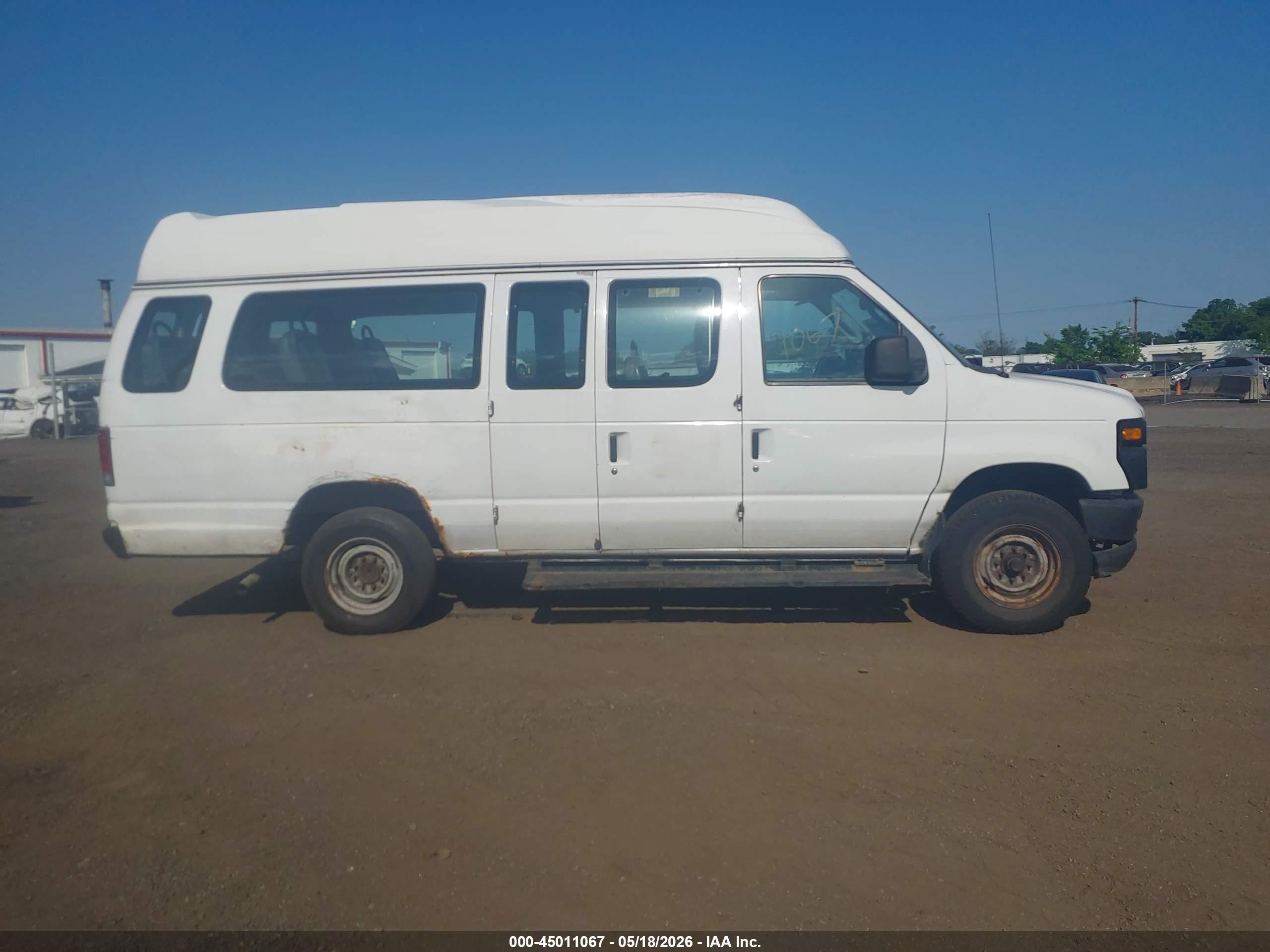 2010 Ford E-350 Super Duty Commercial/recreational White vin: 1FTSS3EL6ADA00358