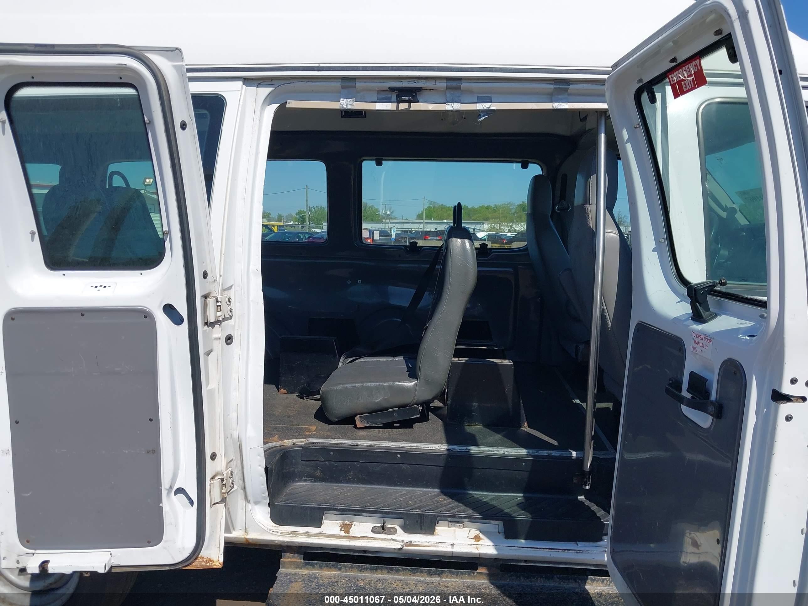 2010 Ford E-350 Super Duty Commercial/recreational White vin: 1FTSS3EL6ADA00358