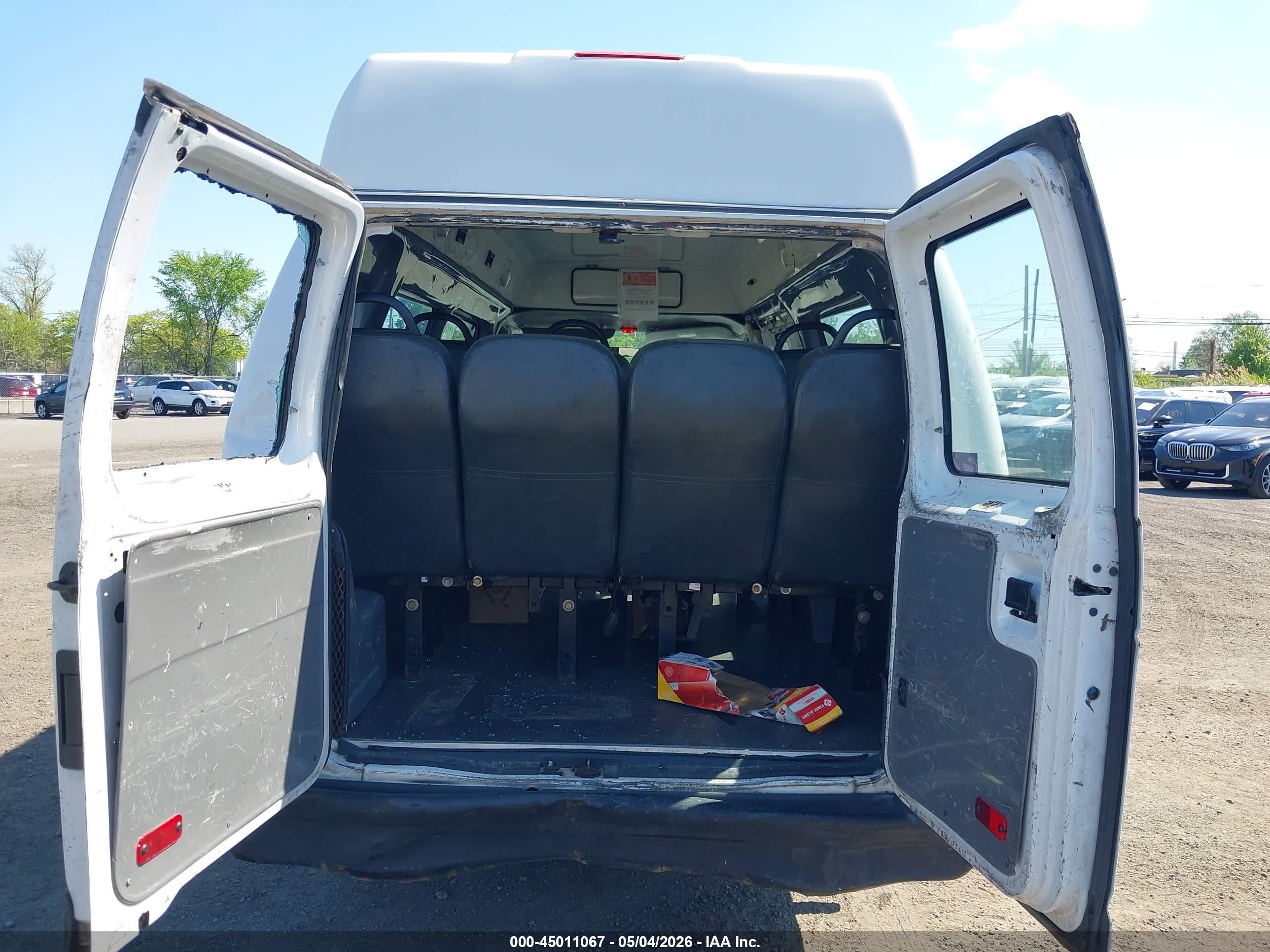 2010 Ford E-350 Super Duty Commercial/recreational White vin: 1FTSS3EL6ADA00358