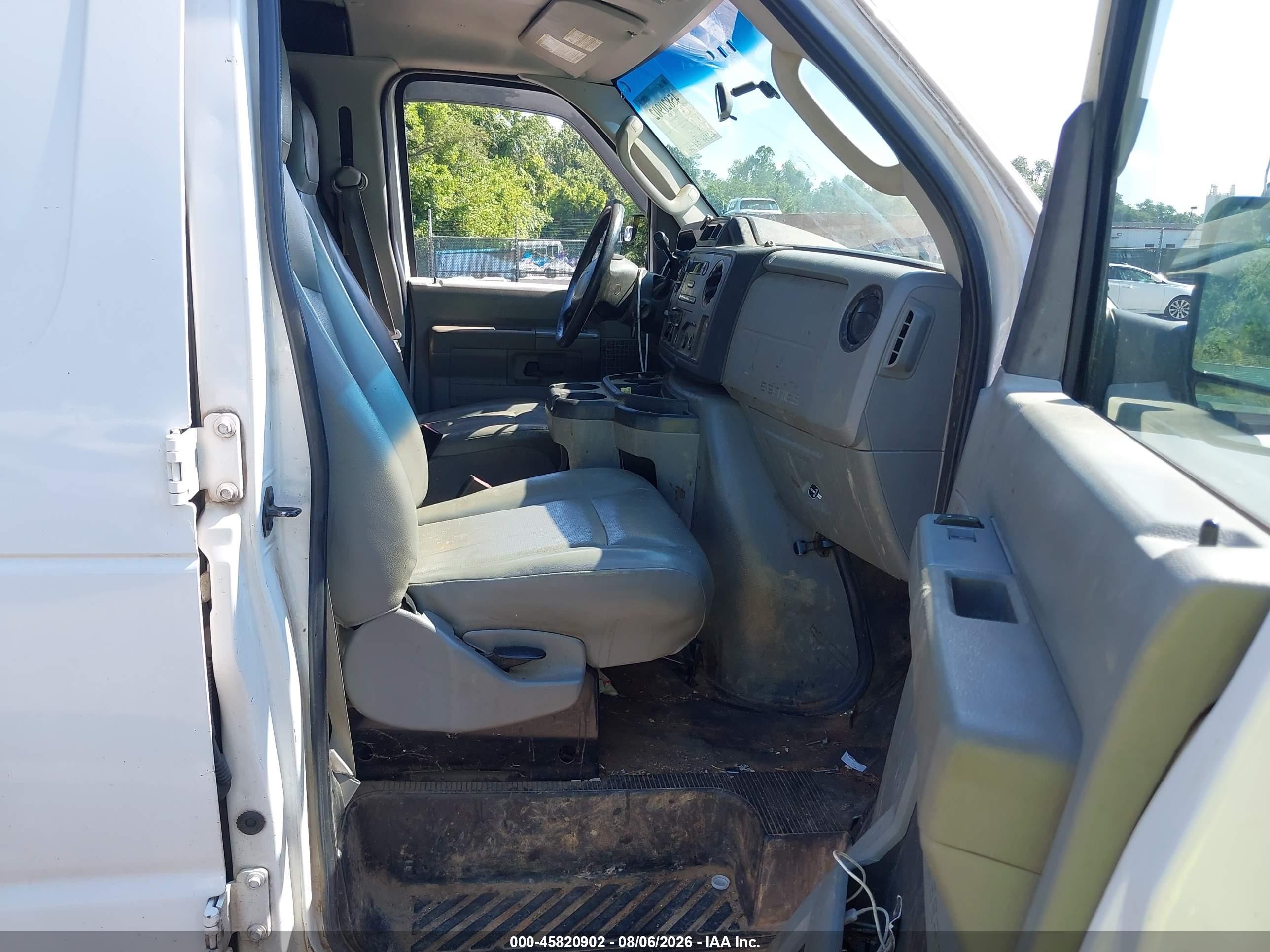 2013 Ford E-350 Super Duty Commercial Белый vin: 1FTSS3EL8DDB14141