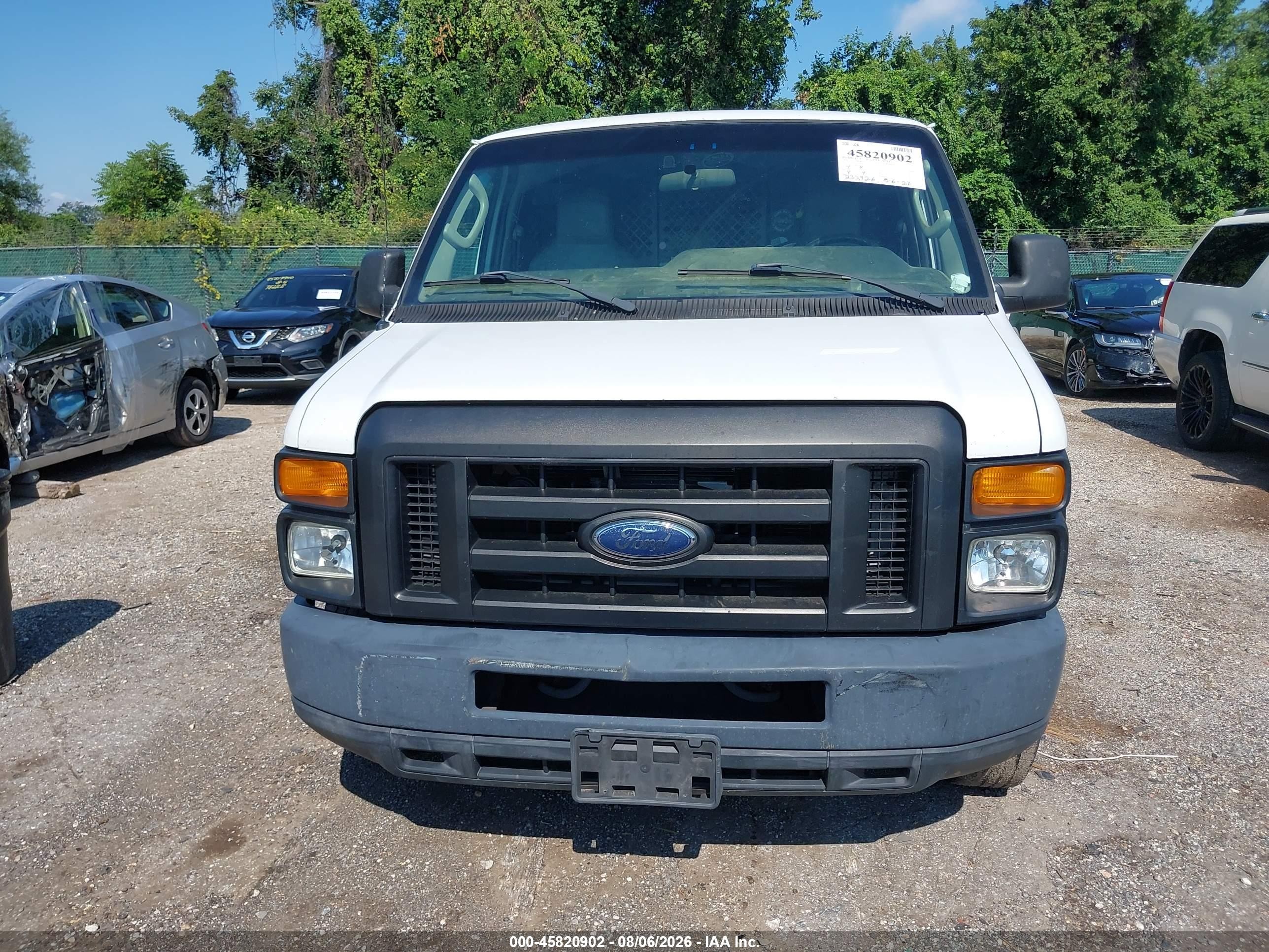 2013 Ford E-350 Super Duty Commercial Белый vin: 1FTSS3EL8DDB14141