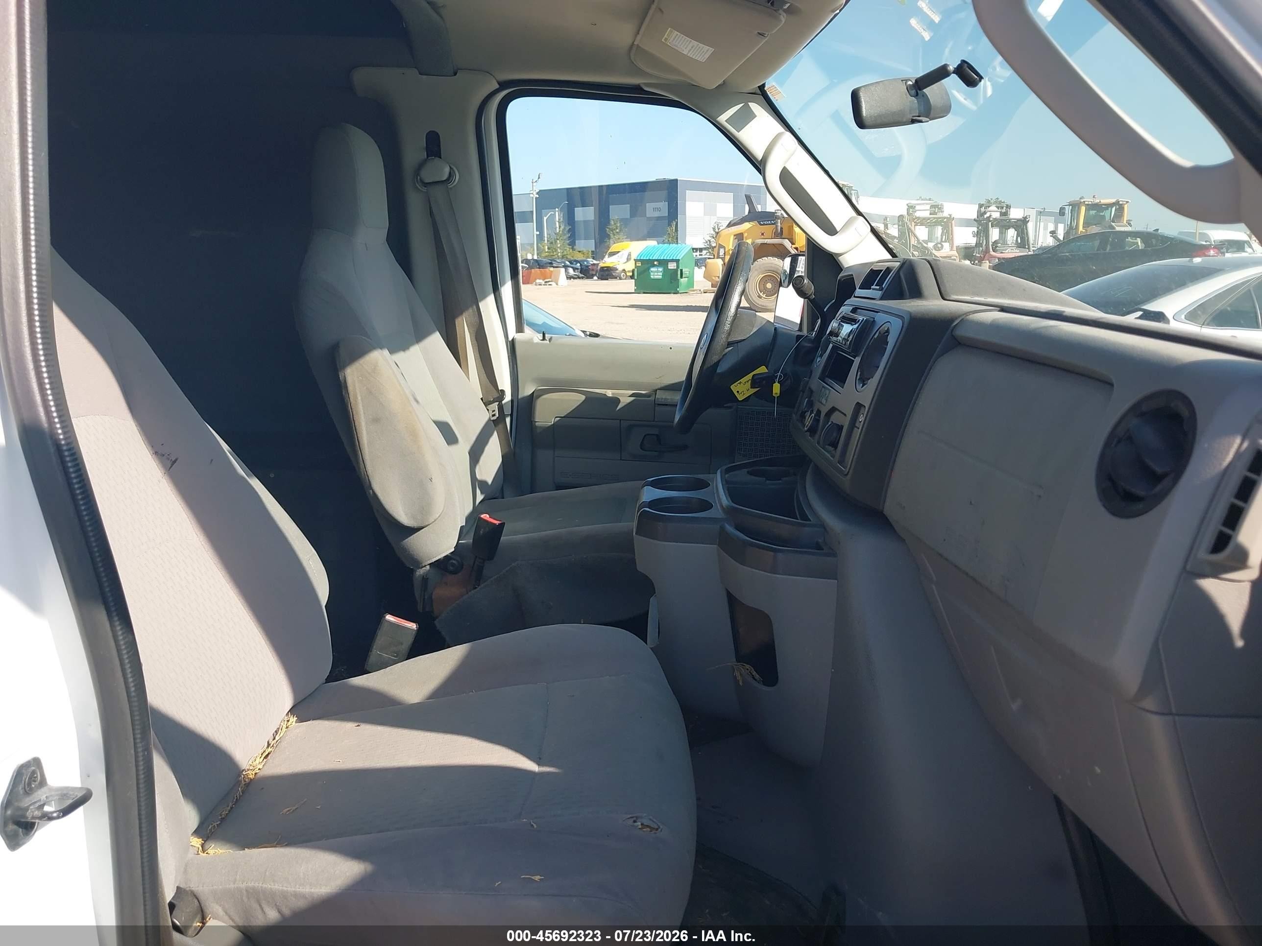 2010 Ford E-350 Super Duty Commercial/recreational White vin: 1FTSS3ES6ADA90327
