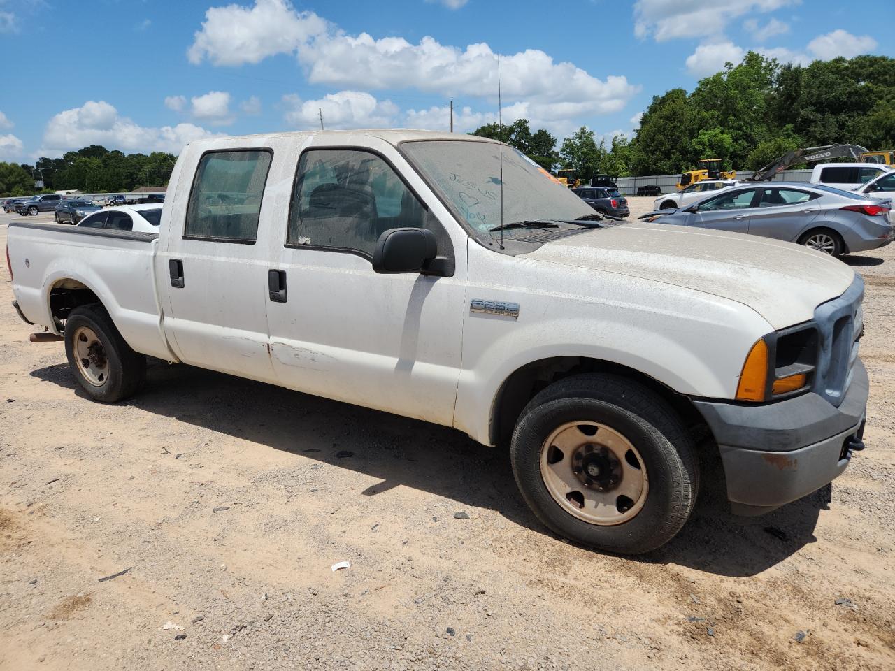 2006 Ford F250 Super Duty White vin: 1FTSW20506EB64536 Damage: Right Rear Door, Dent(S) W/ Paint Dmg, > 12 Inches