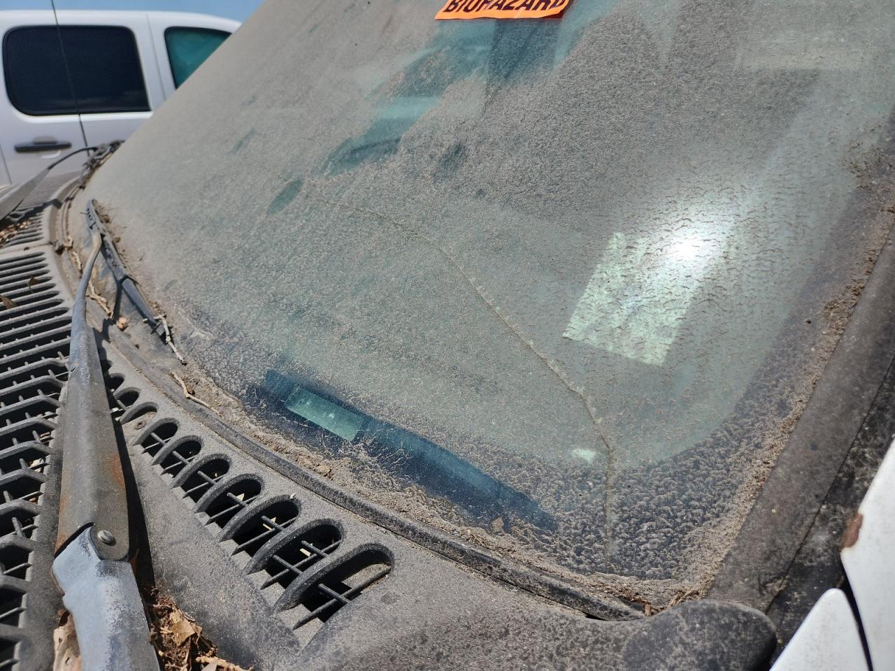 2006 Ford F250 Super Duty White vin: 1FTSW20506EB64536 Damage: Windshield, Broken, Replacement Required