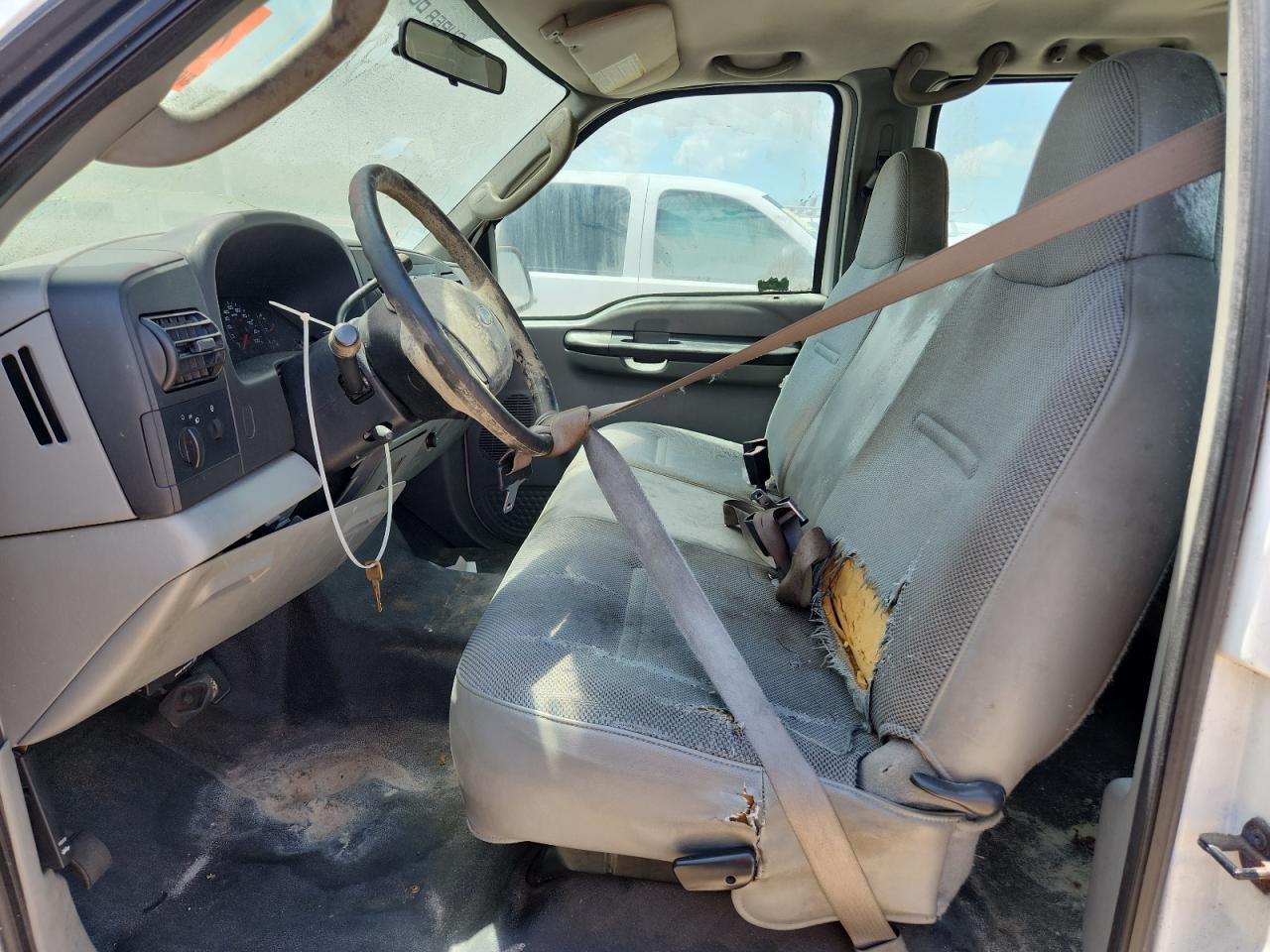 2006 Ford F250 Super Duty White vin: 1FTSW20506EB64536 Damage: Left Front Seat, Torn, > 12 Inches