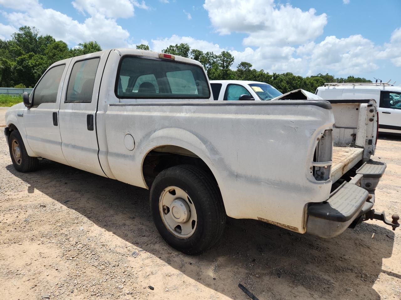 2006 Ford F250 Super Duty White vin: 1FTSW20506EB64536 Damage: Left Bed Side, Dent(S) W/ Paint Dmg, > 12 Inches