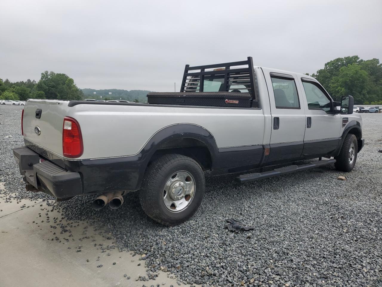 2008 Ford F250 Super Duty Silver vin: 1FTSW20R08EB96540 Damage: Right Rear Tire, Worn, Replacement Required