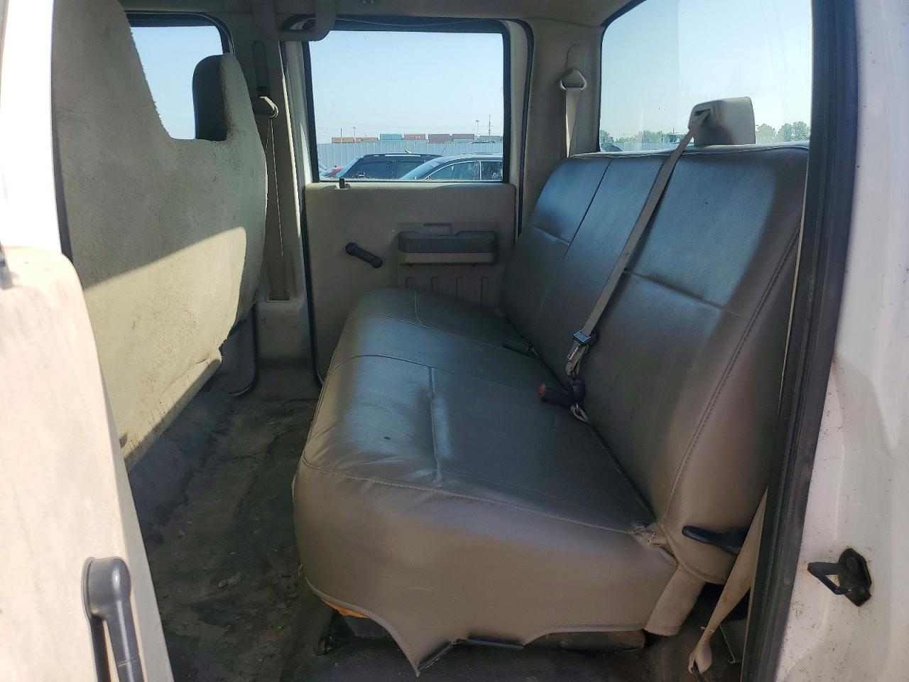 2008 Ford F250 Super Duty White vin: 1FTSW21518ED12985