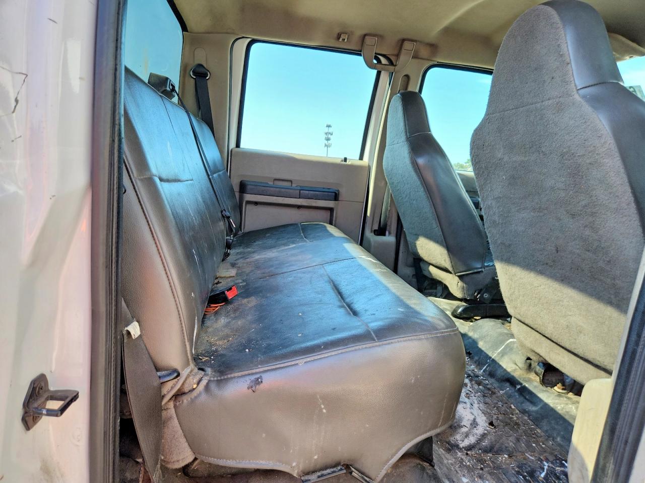 2009 Ford F250 Super Duty White vin: 1FTSW21529EA19677