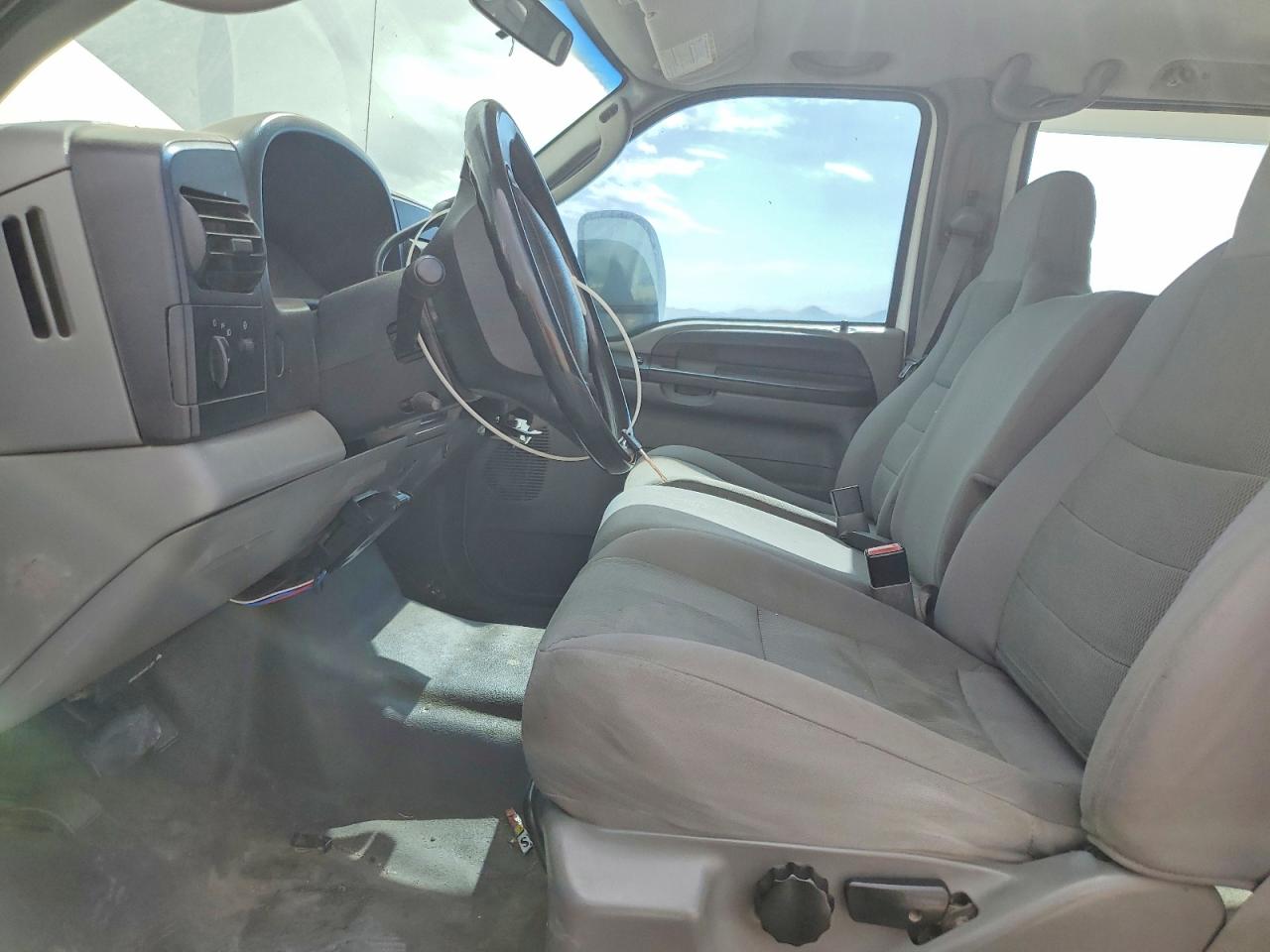 2005 Ford F250 Super Duty White vin: 1FTSW21535EA34604