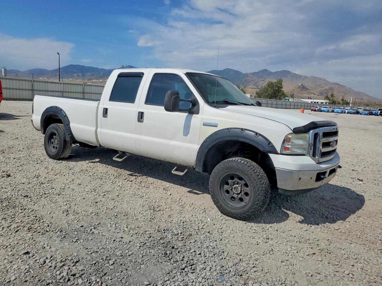 2005 Ford F250 Super Duty White vin: 1FTSW21535EA34604
