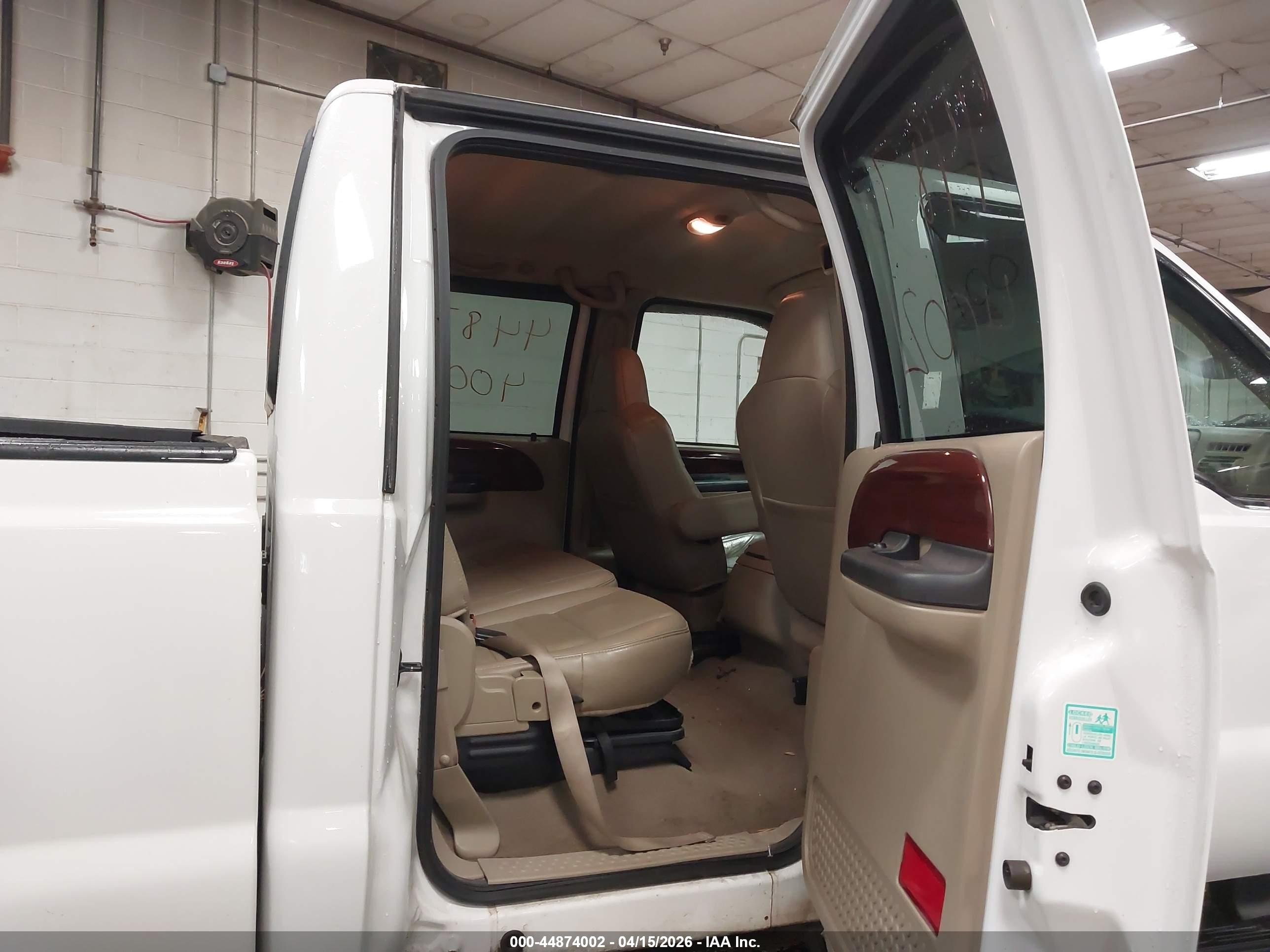 2006 Ford F-250 Lariat/xl/xlt White vin: 1FTSW21556ED32301