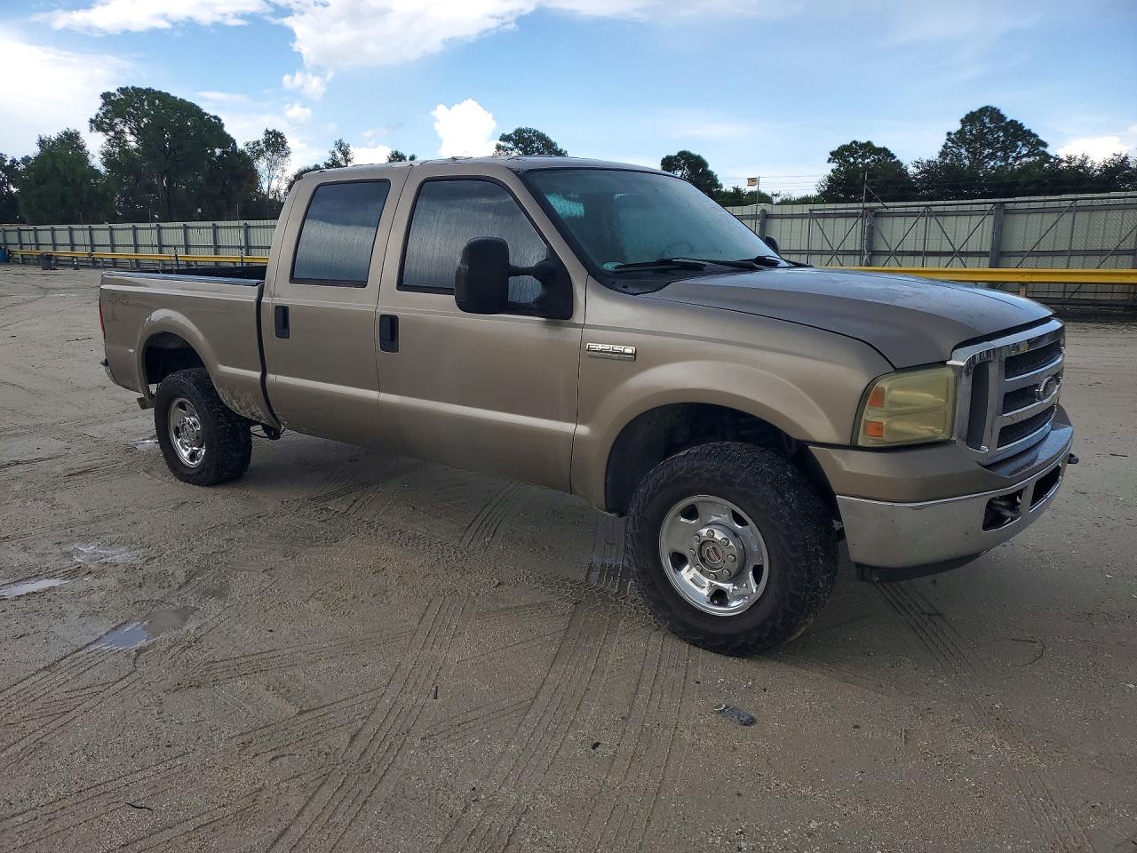 2005 Ford F250 Super Duty Beige vin: 1FTSW21585EC65465