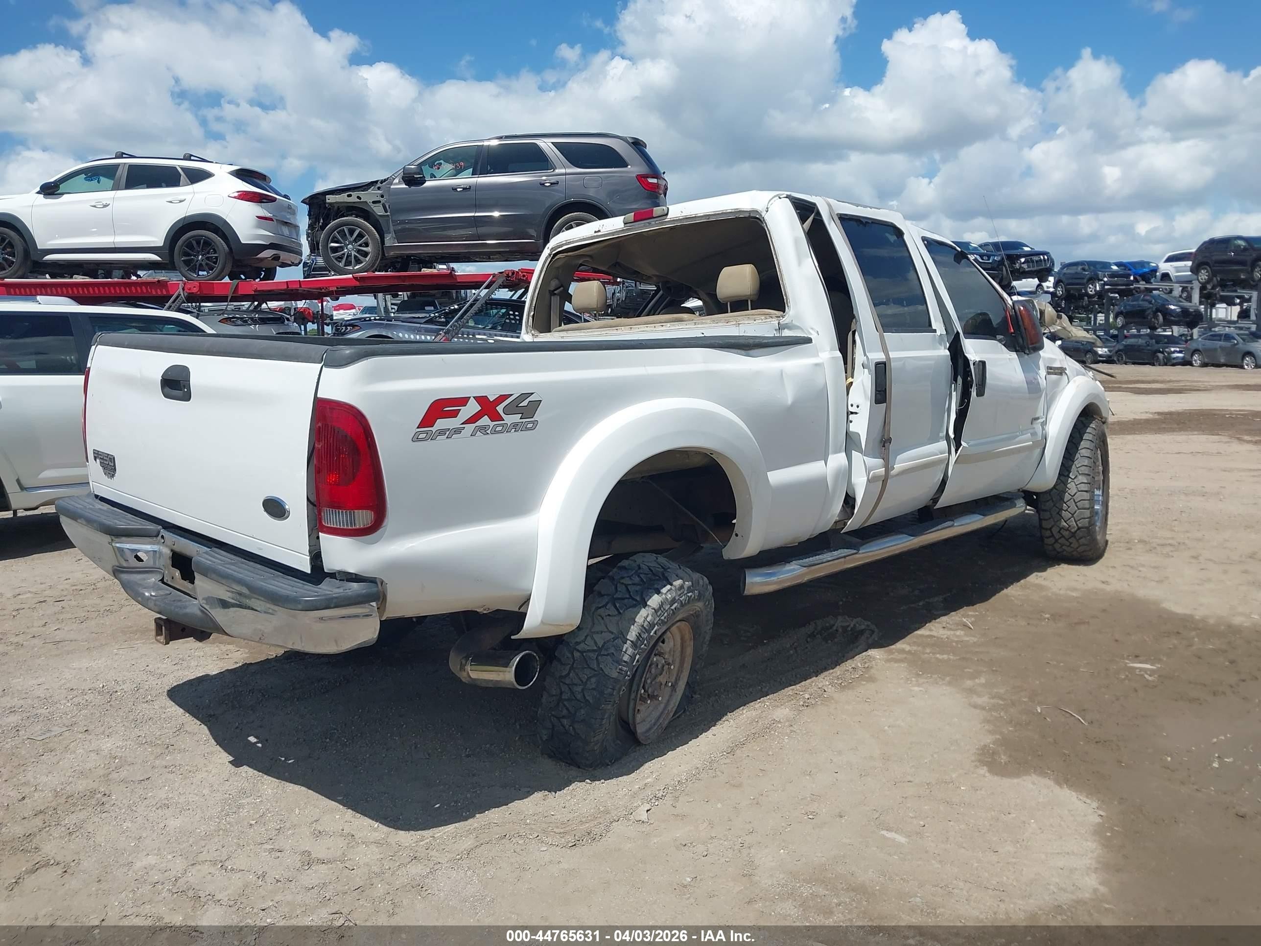 2005 Ford F-250   White vin: 1FTSW21P05EA03067