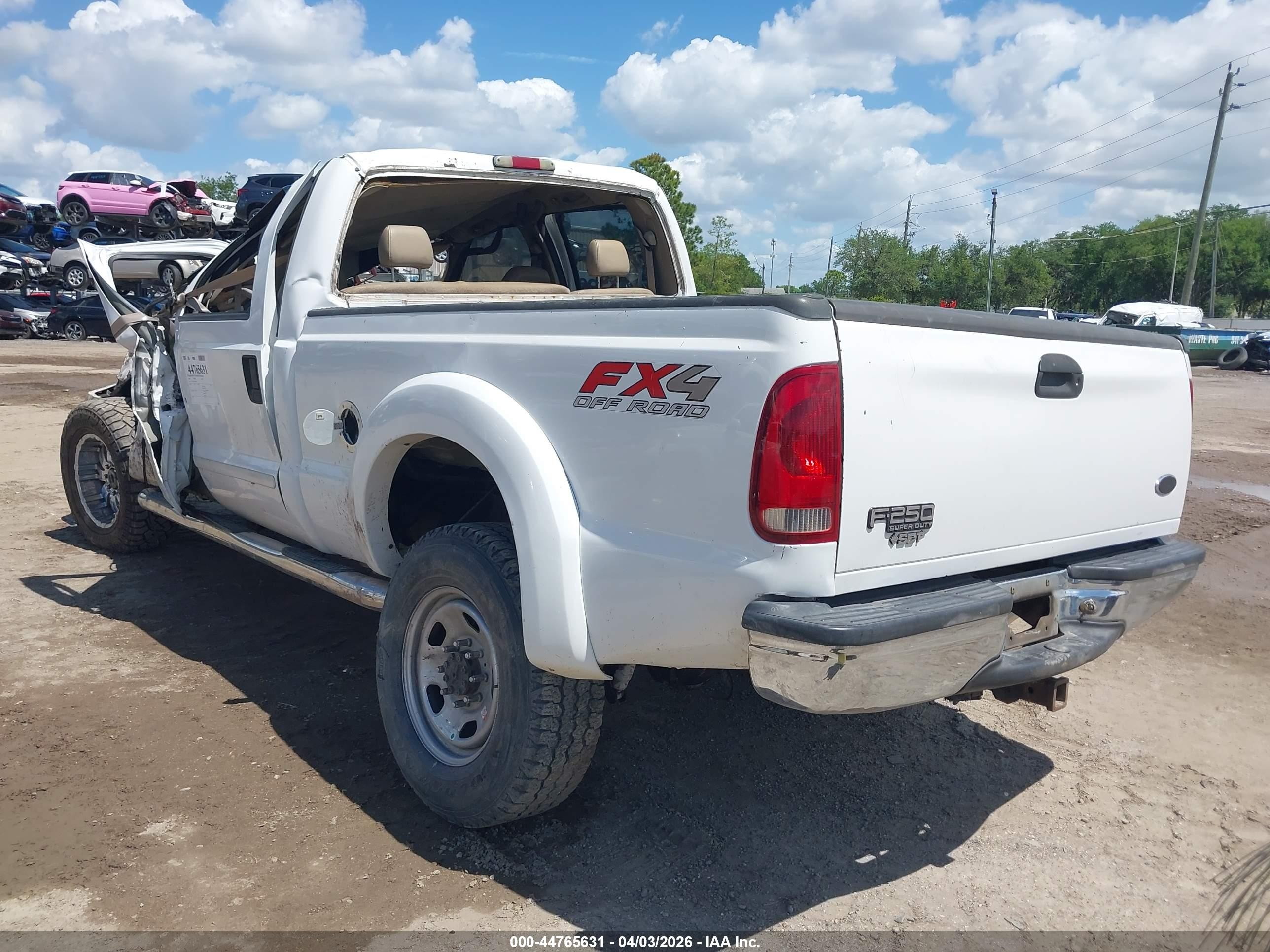 2005 Ford F-250   White vin: 1FTSW21P05EA03067