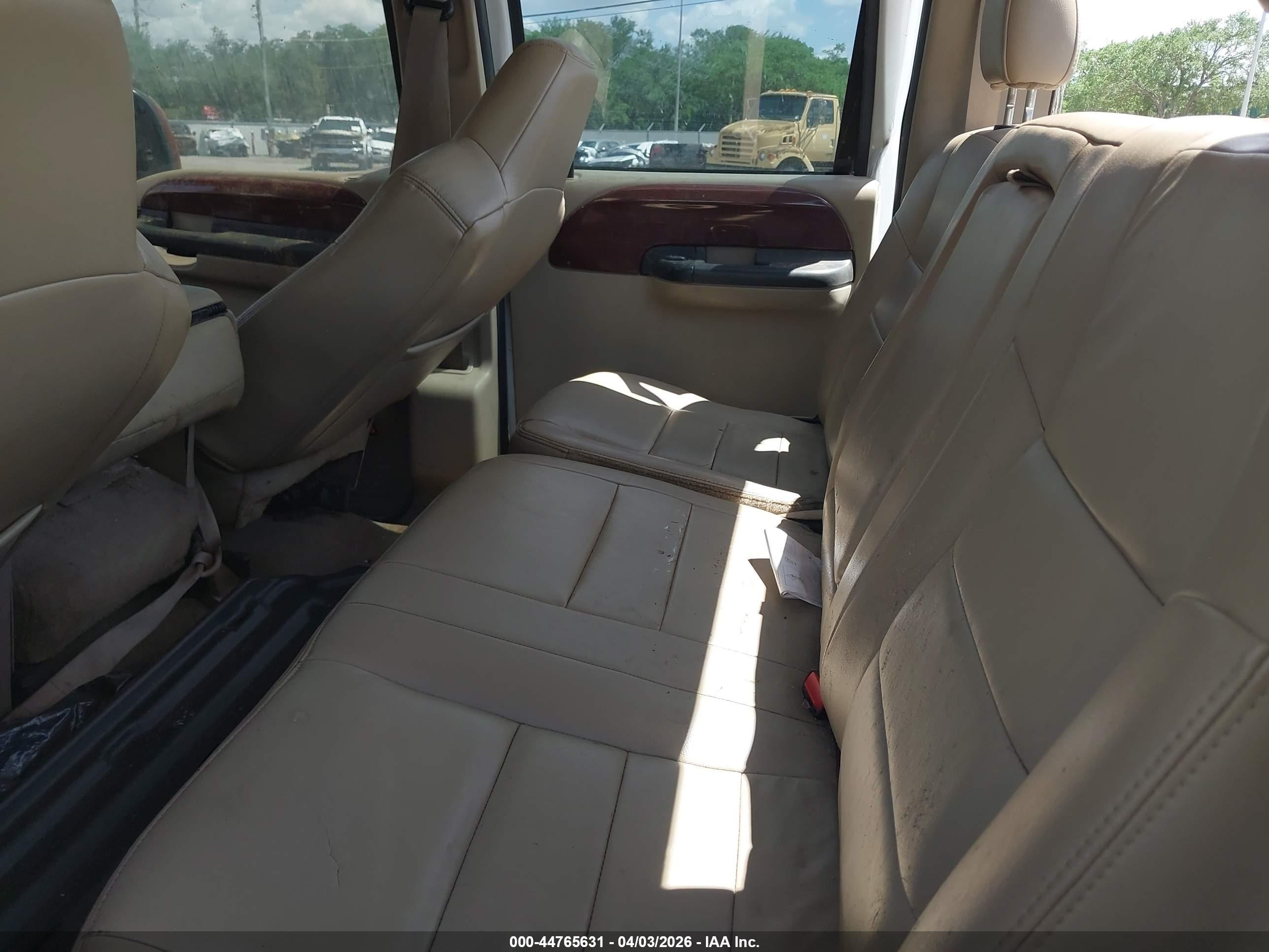 2005 Ford F-250   White vin: 1FTSW21P05EA03067