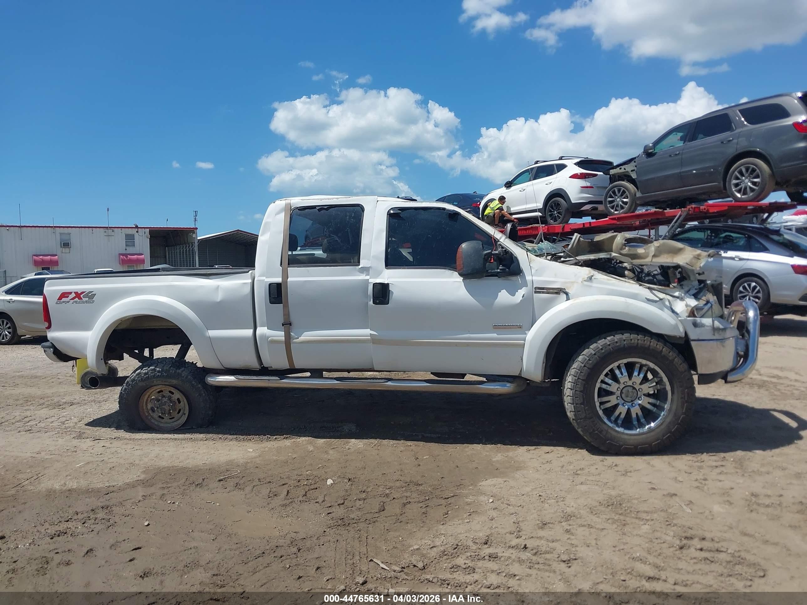 2005 Ford F-250   White vin: 1FTSW21P05EA03067
