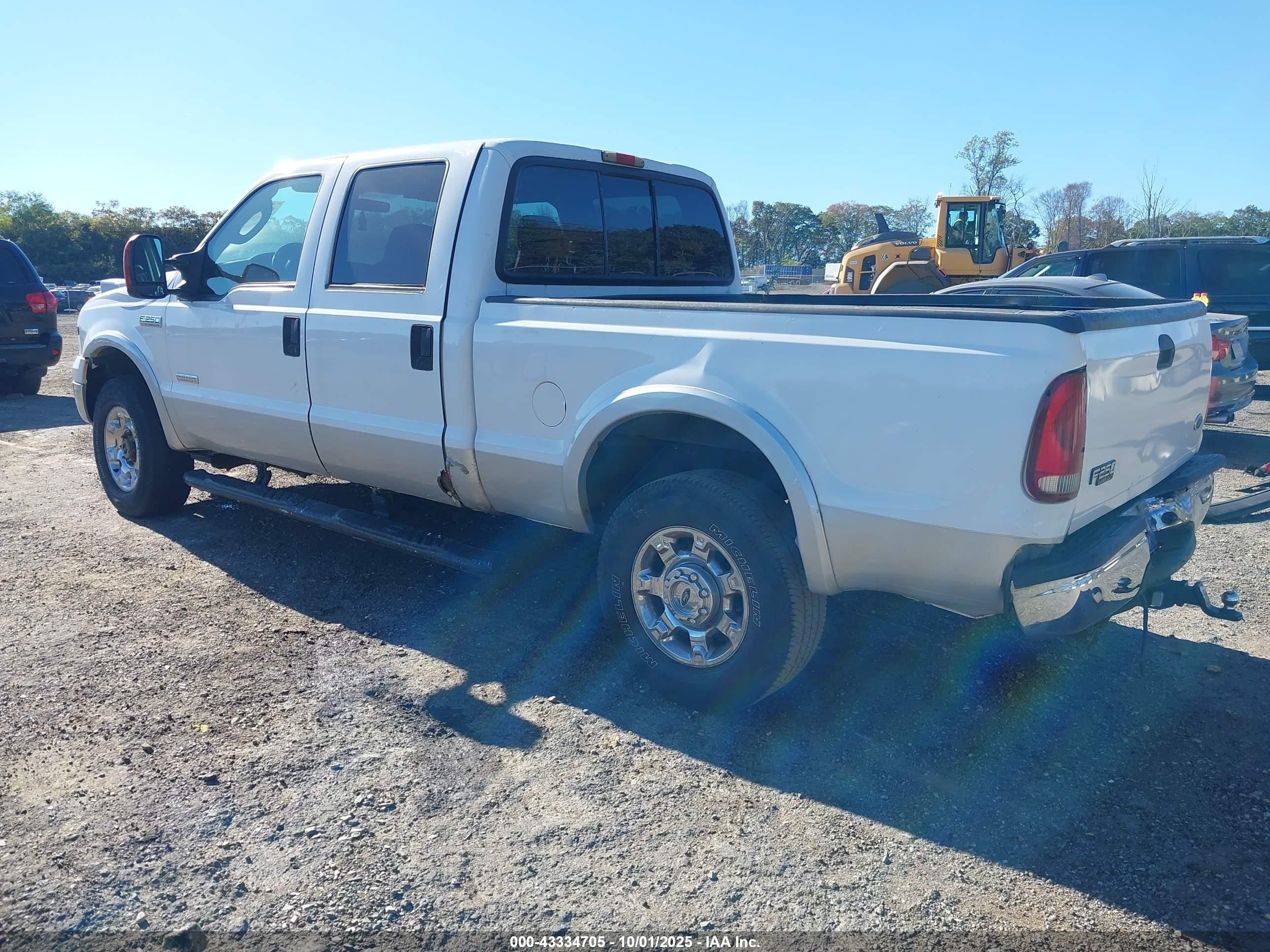 2005 Ford F-250   White vin: 1FTSW21P25EA76604