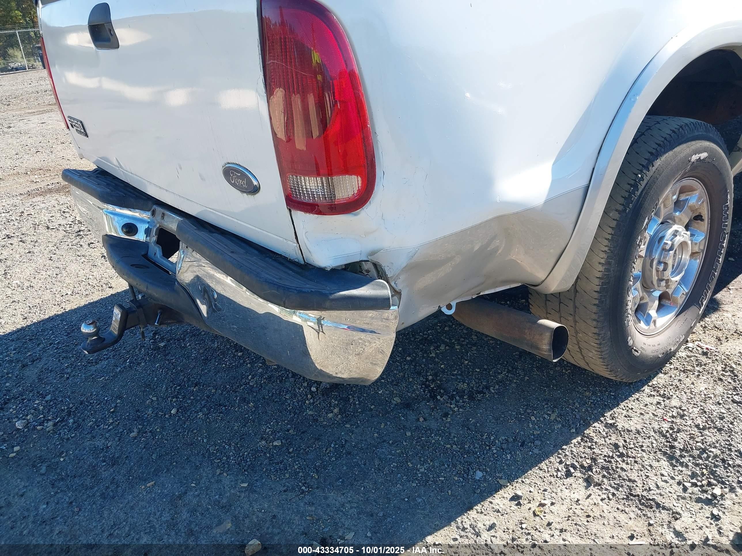 2005 Ford F-250   White vin: 1FTSW21P25EA76604
