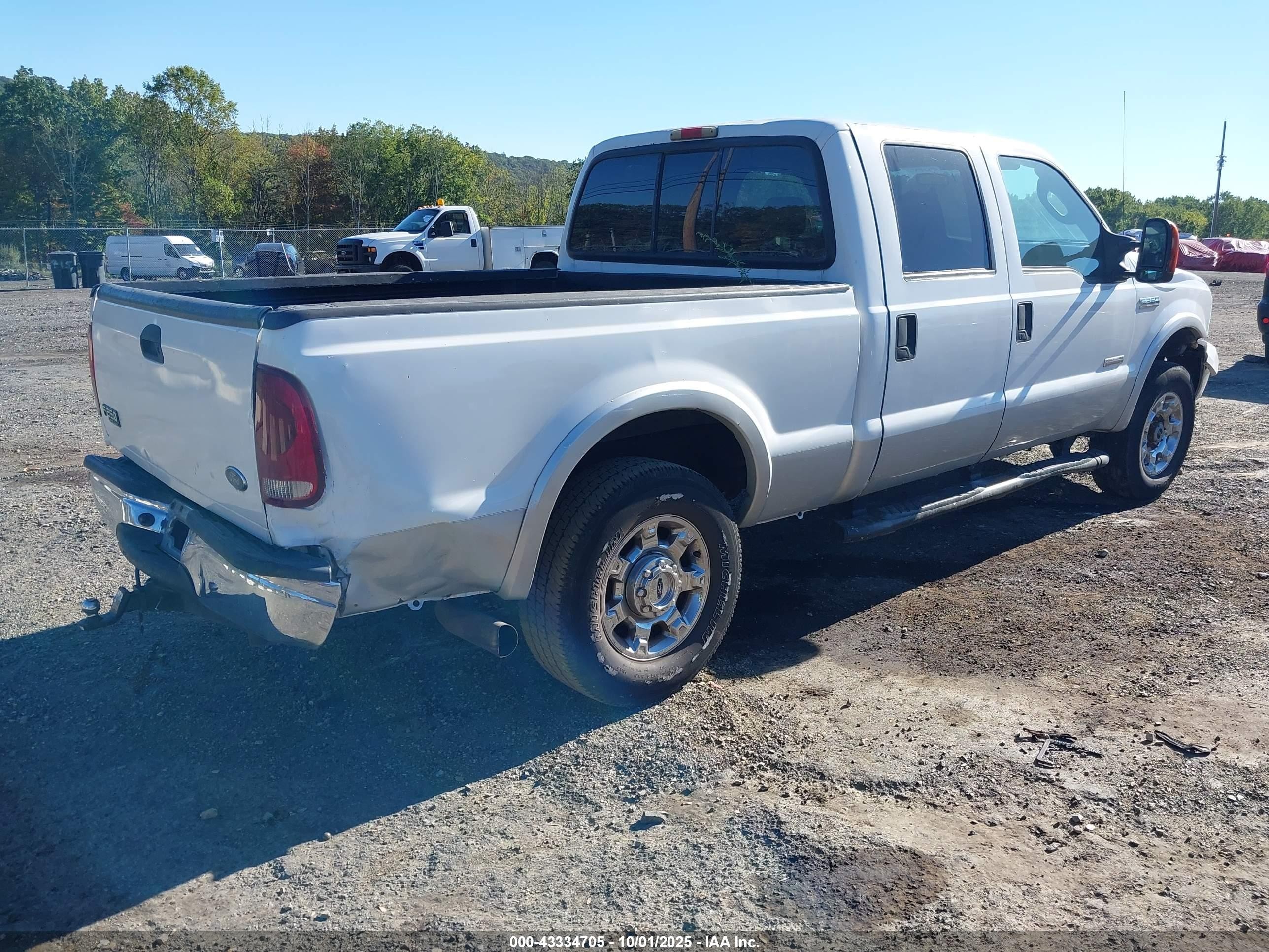 2005 Ford F-250   White vin: 1FTSW21P25EA76604