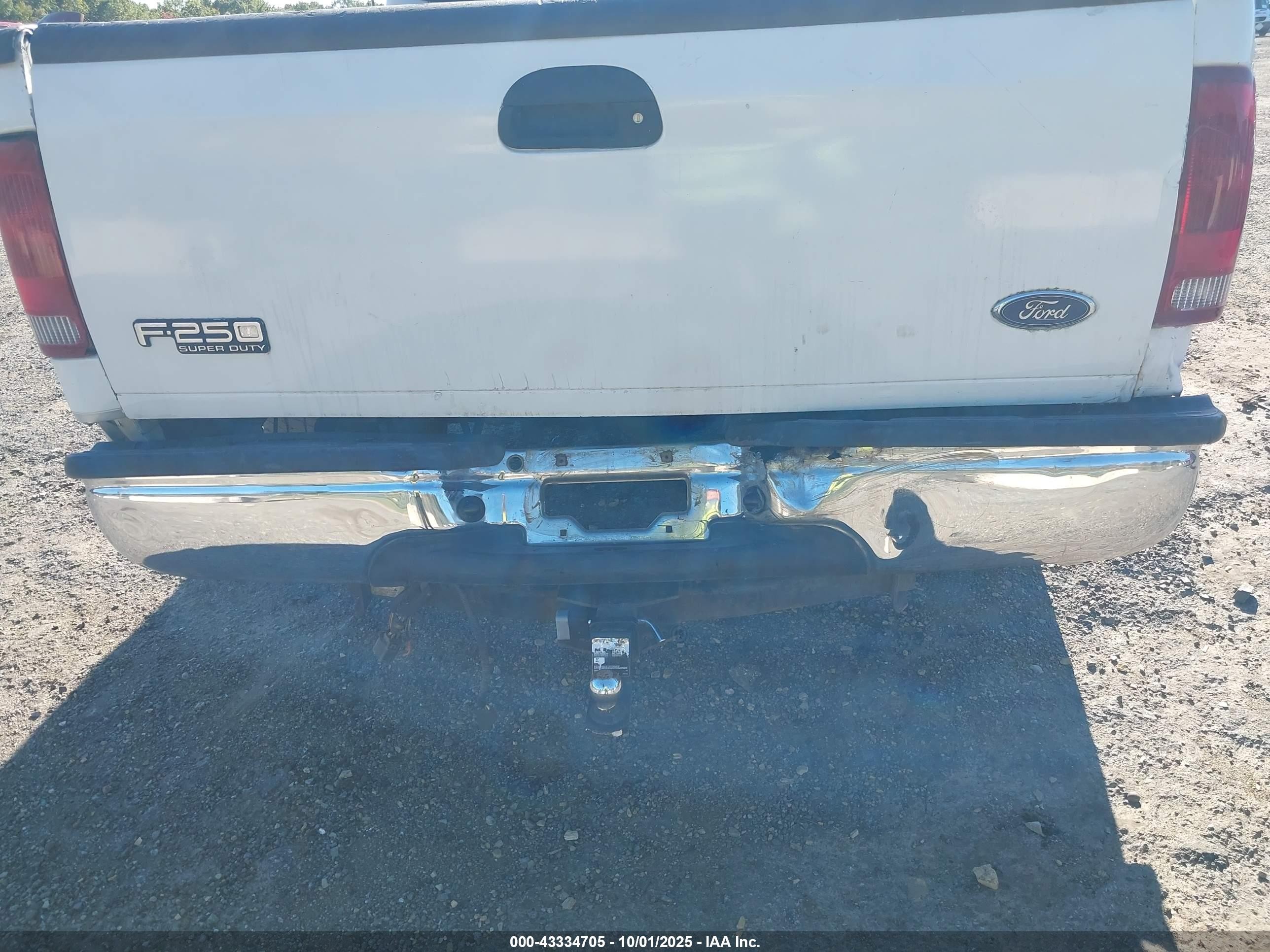 2005 Ford F-250   White vin: 1FTSW21P25EA76604