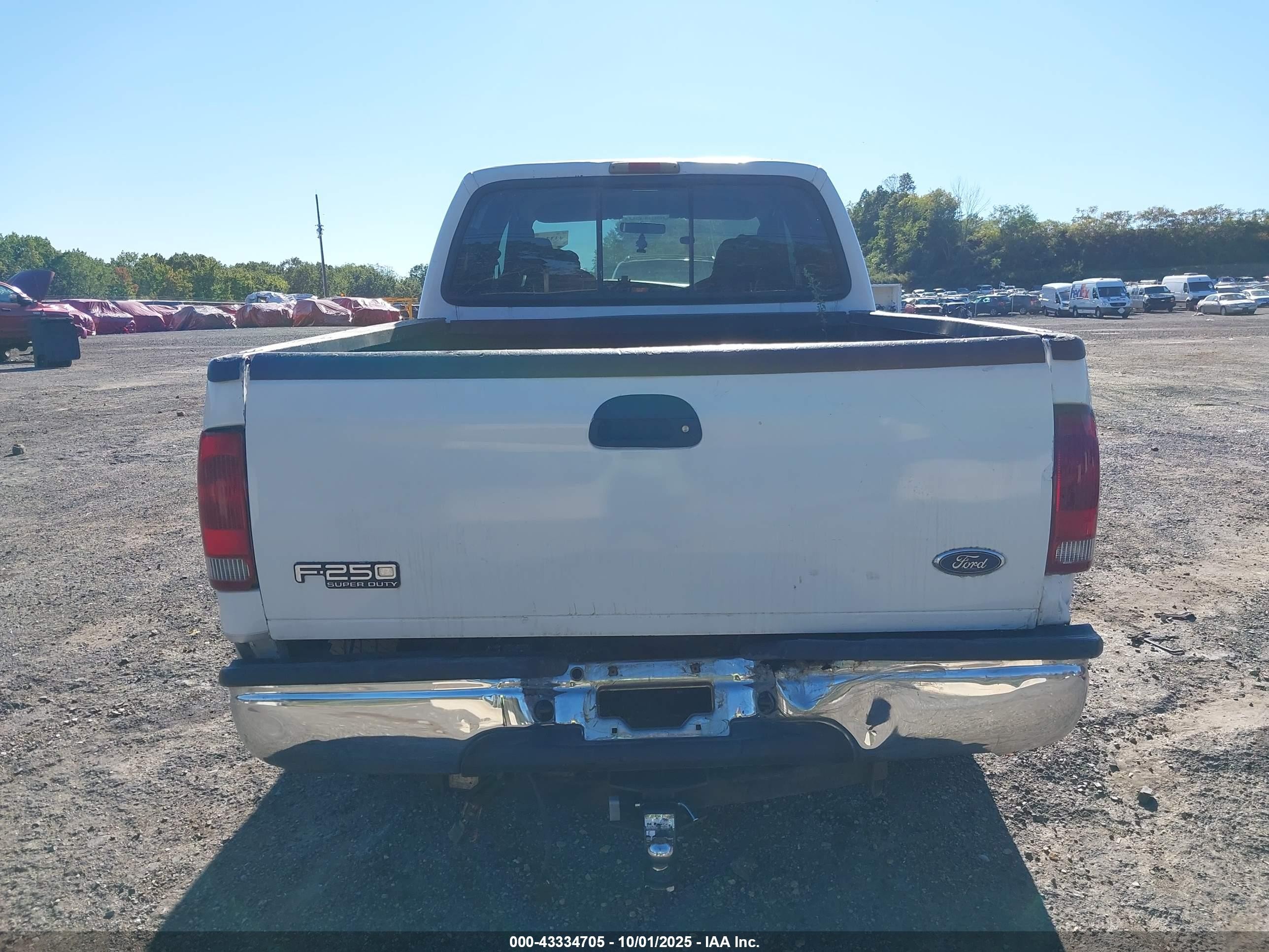 2005 Ford F-250   White vin: 1FTSW21P25EA76604