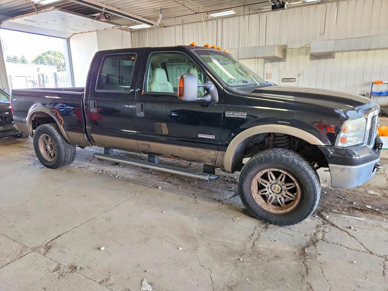 2005 Ford F250 Super Duty Black vin: 1FTSW21P25ED03516