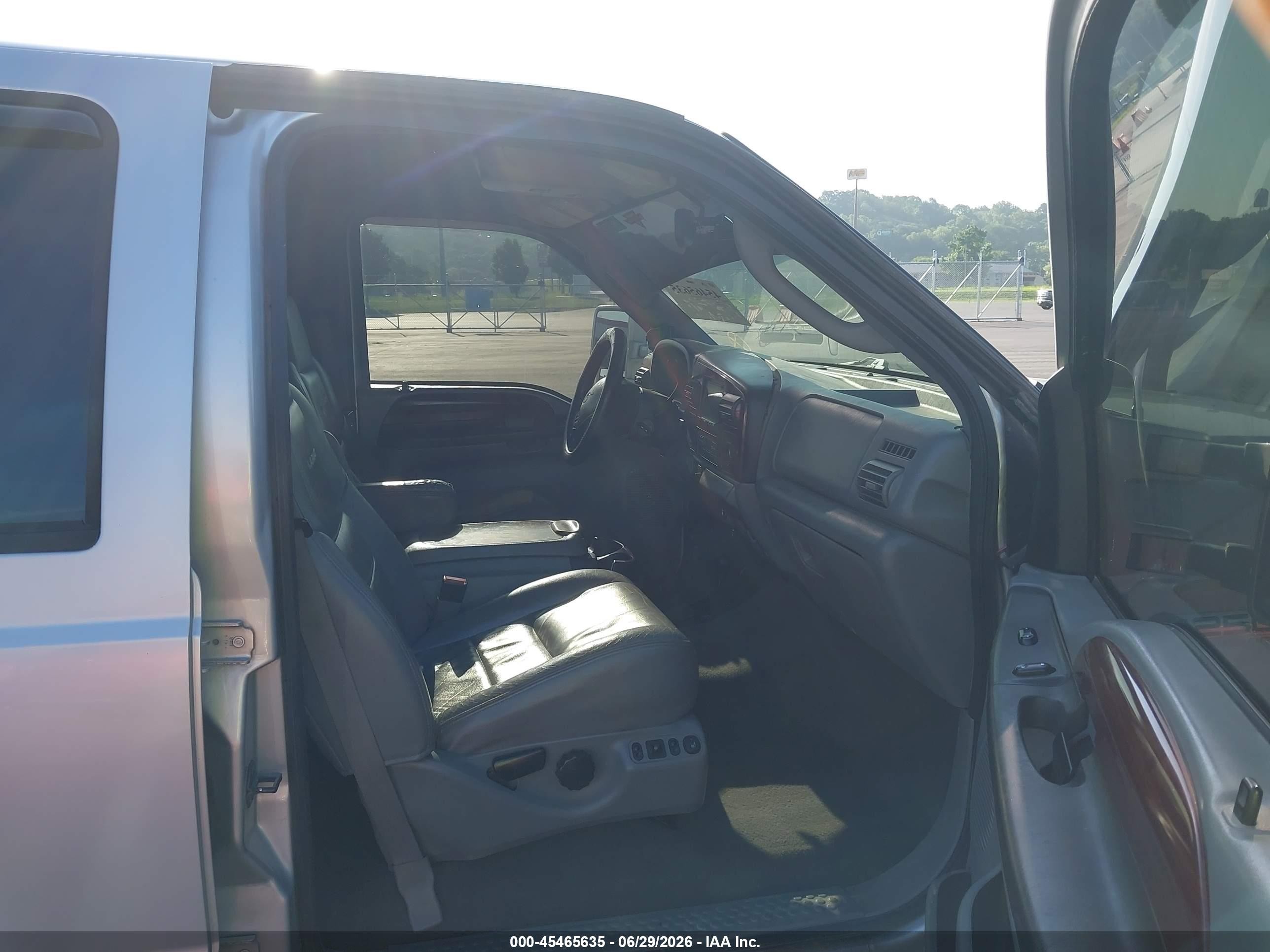 2005 Ford F-250 Lariat/xl/xlt Серебряный vin: 1FTSW21P45EA32846