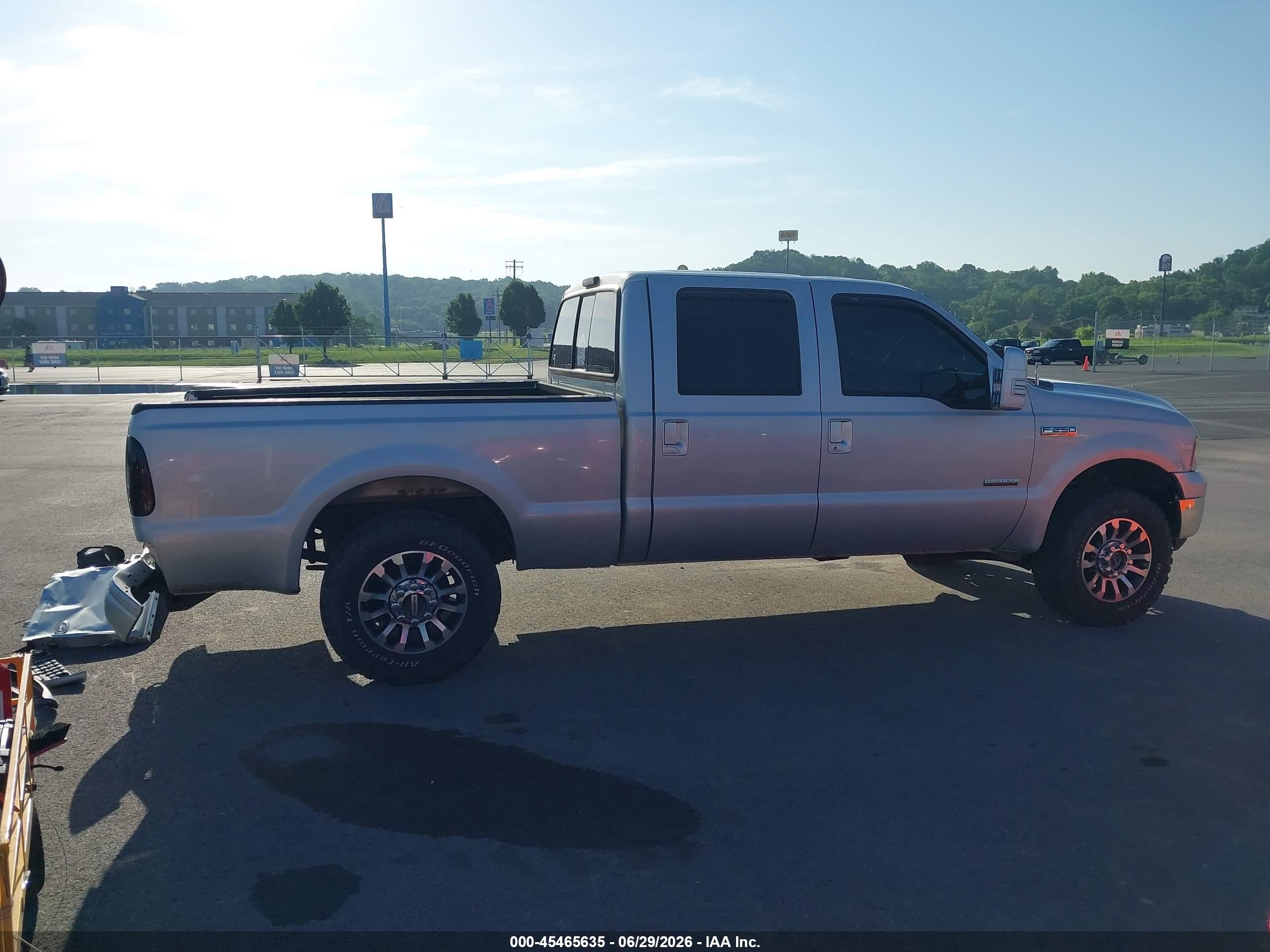2005 Ford F-250 Lariat/xl/xlt Серебряный vin: 1FTSW21P45EA32846