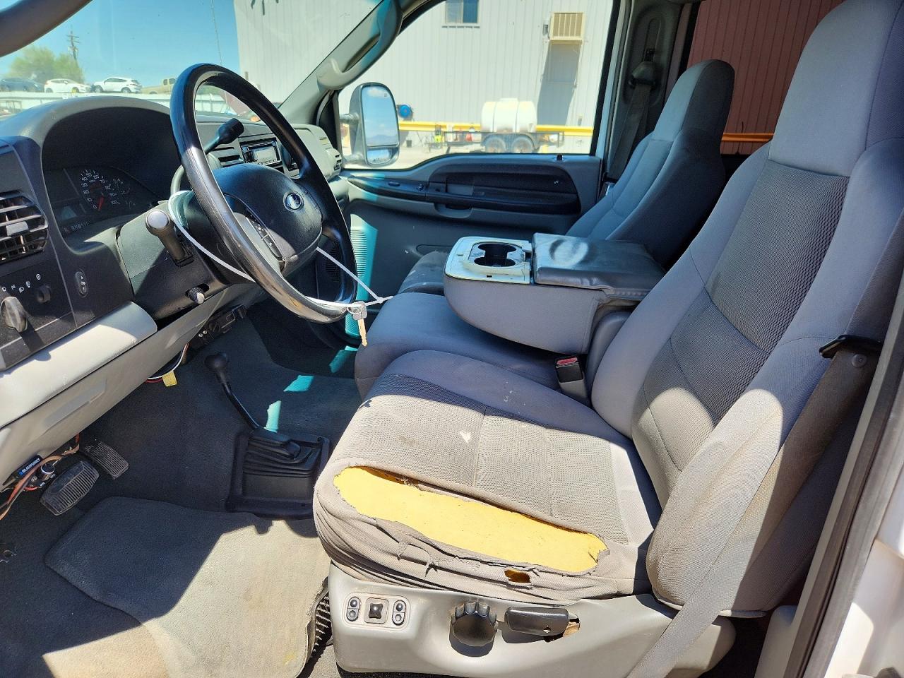 2005 Ford F250 Super Duty White vin: 1FTSW21P55EA48571