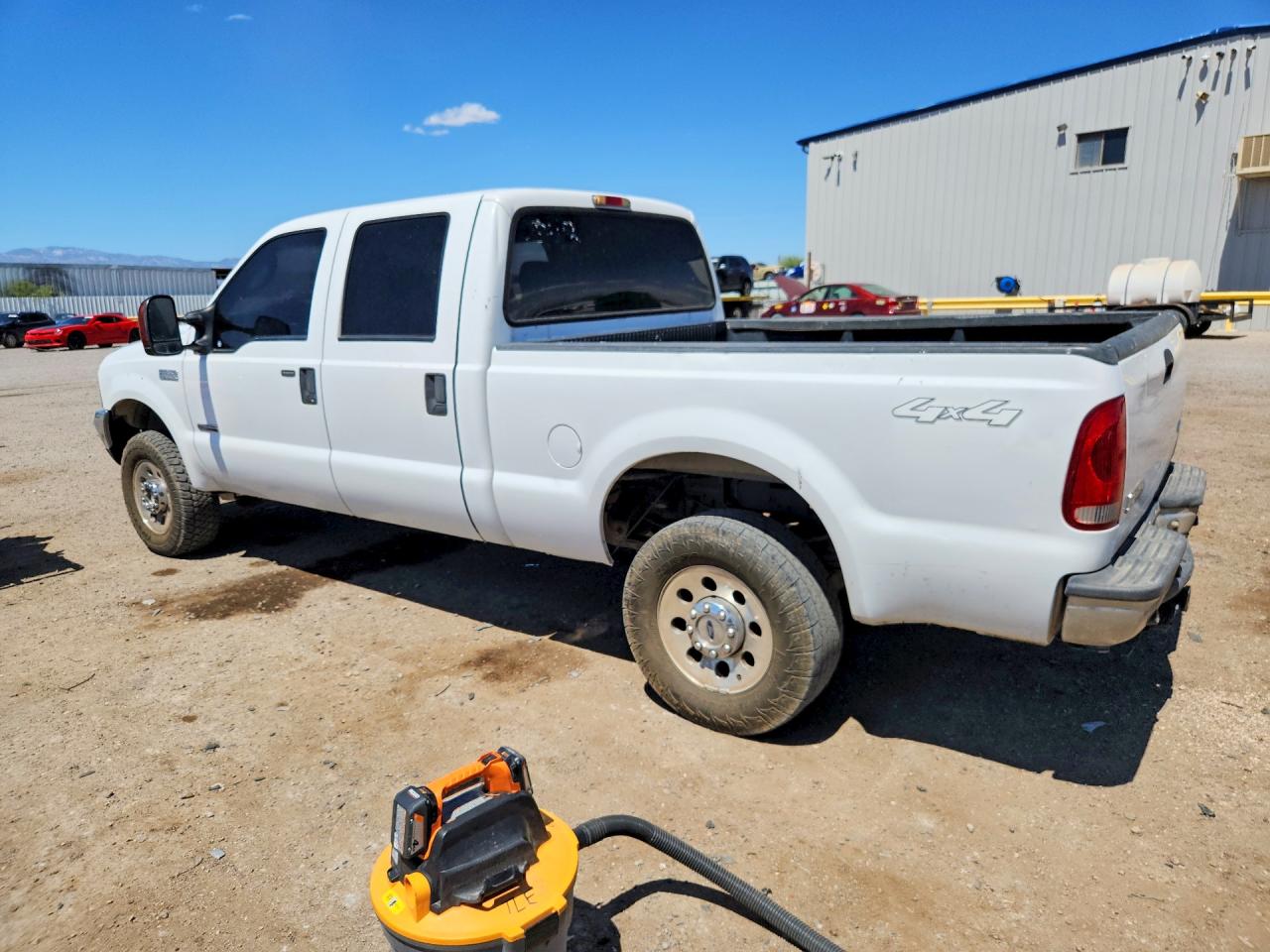 2005 Ford F250 Super Duty White vin: 1FTSW21P55EA48571