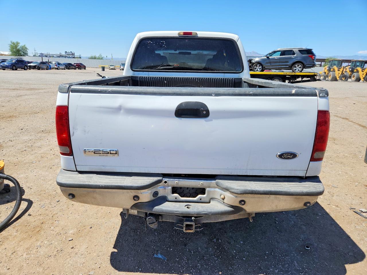 2005 Ford F250 Super Duty White vin: 1FTSW21P55EA48571