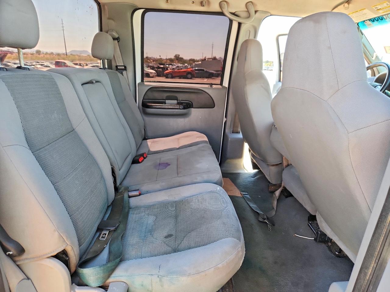 2005 Ford F250 Super Duty White vin: 1FTSW21P55EA48571