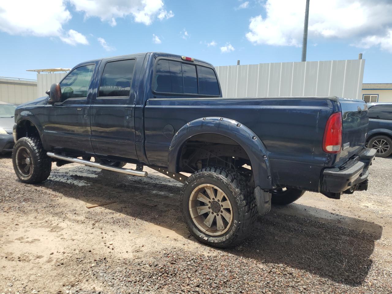 2005 Ford F250 Super Duty Blue vin: 1FTSW21P65EB66337 Damage: Left Bed Side, Dent(S) W/ Paint Dmg, 4 To 5 Inches