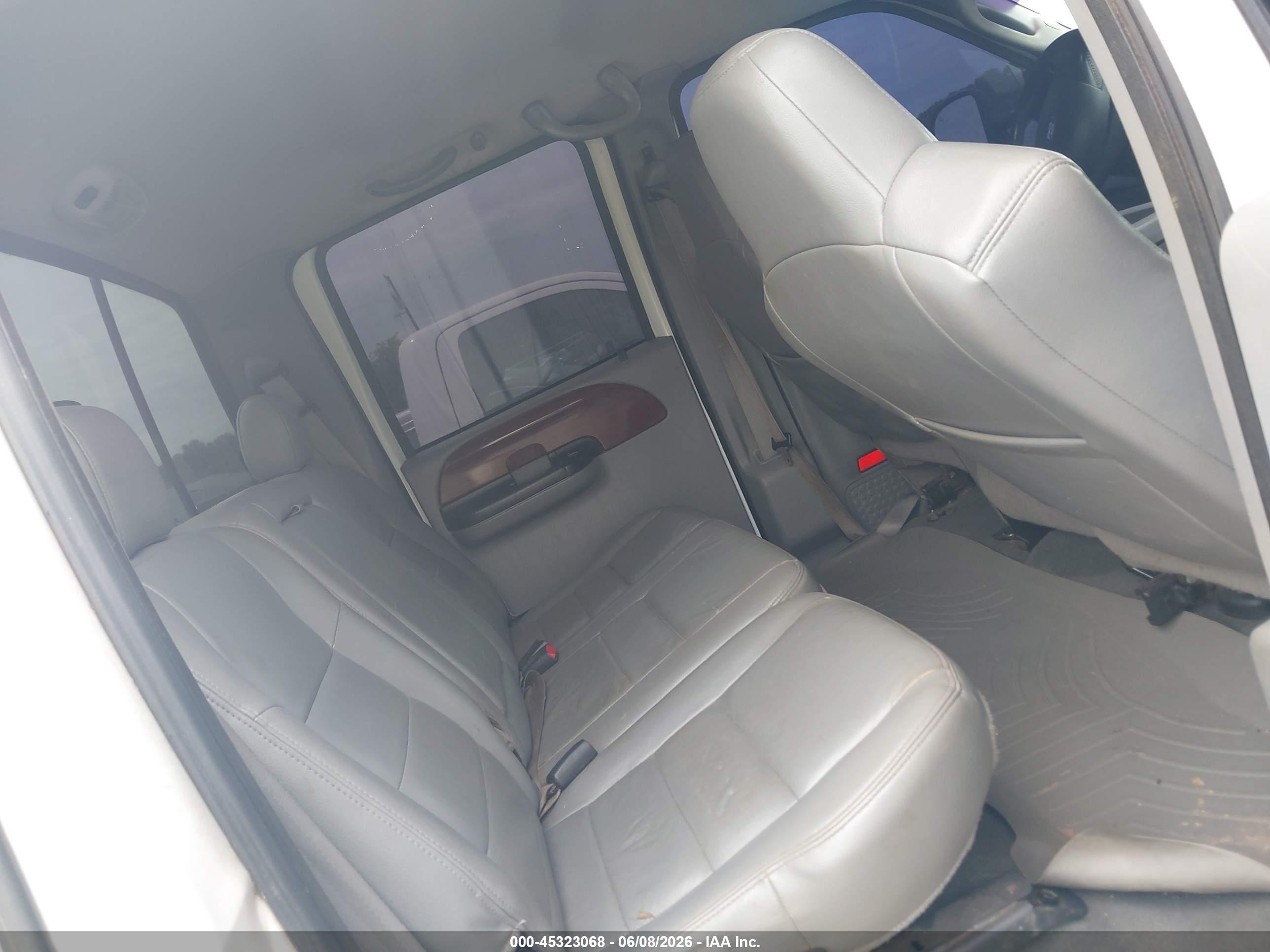 2005 Ford F-250 Lariat/xl/xlt White vin: 1FTSW21P75EA54081